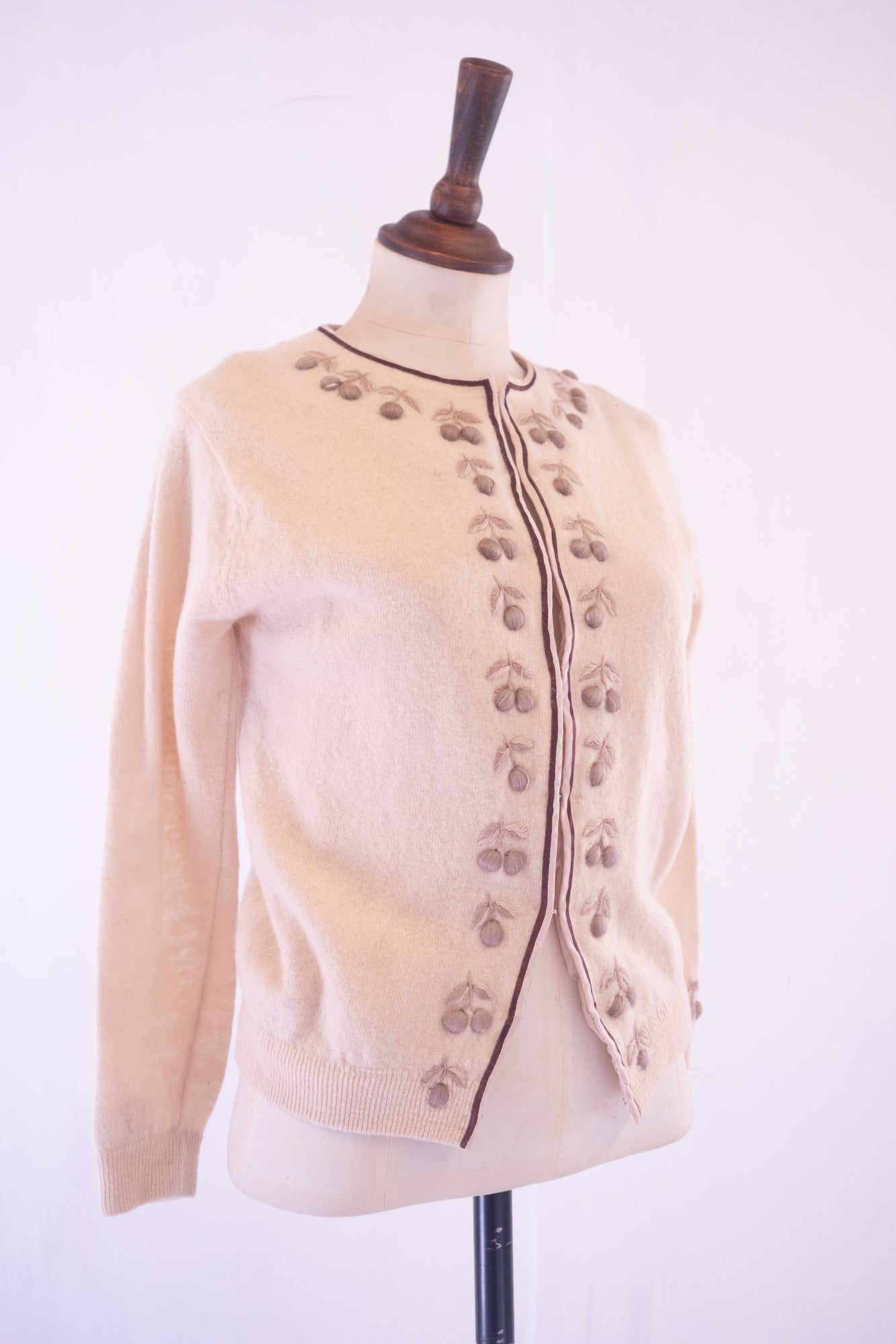 Vintage 1950s Cream Embroidered Wool Cardigan