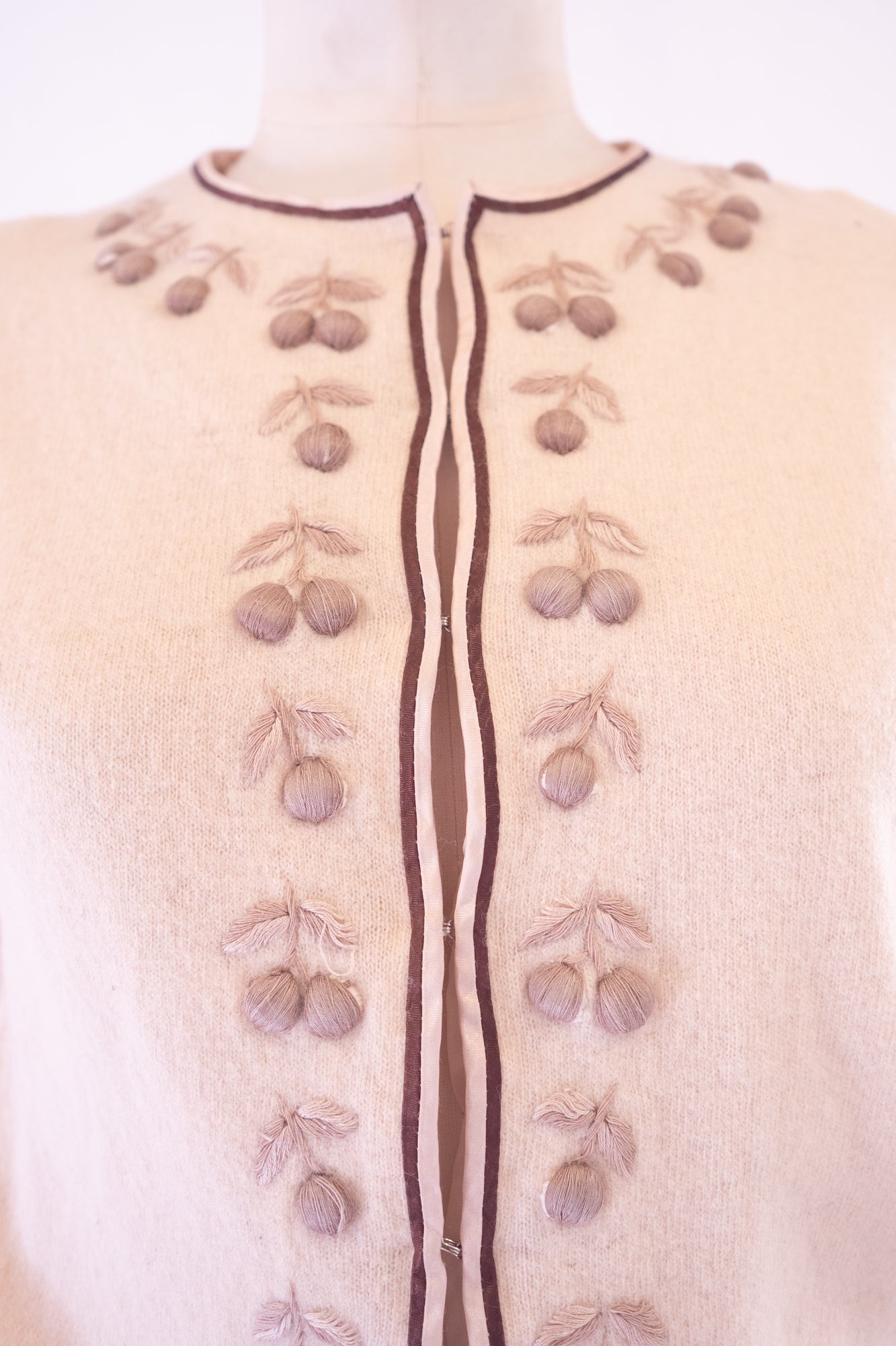 Vintage 1950s Cream Embroidered Wool Cardigan