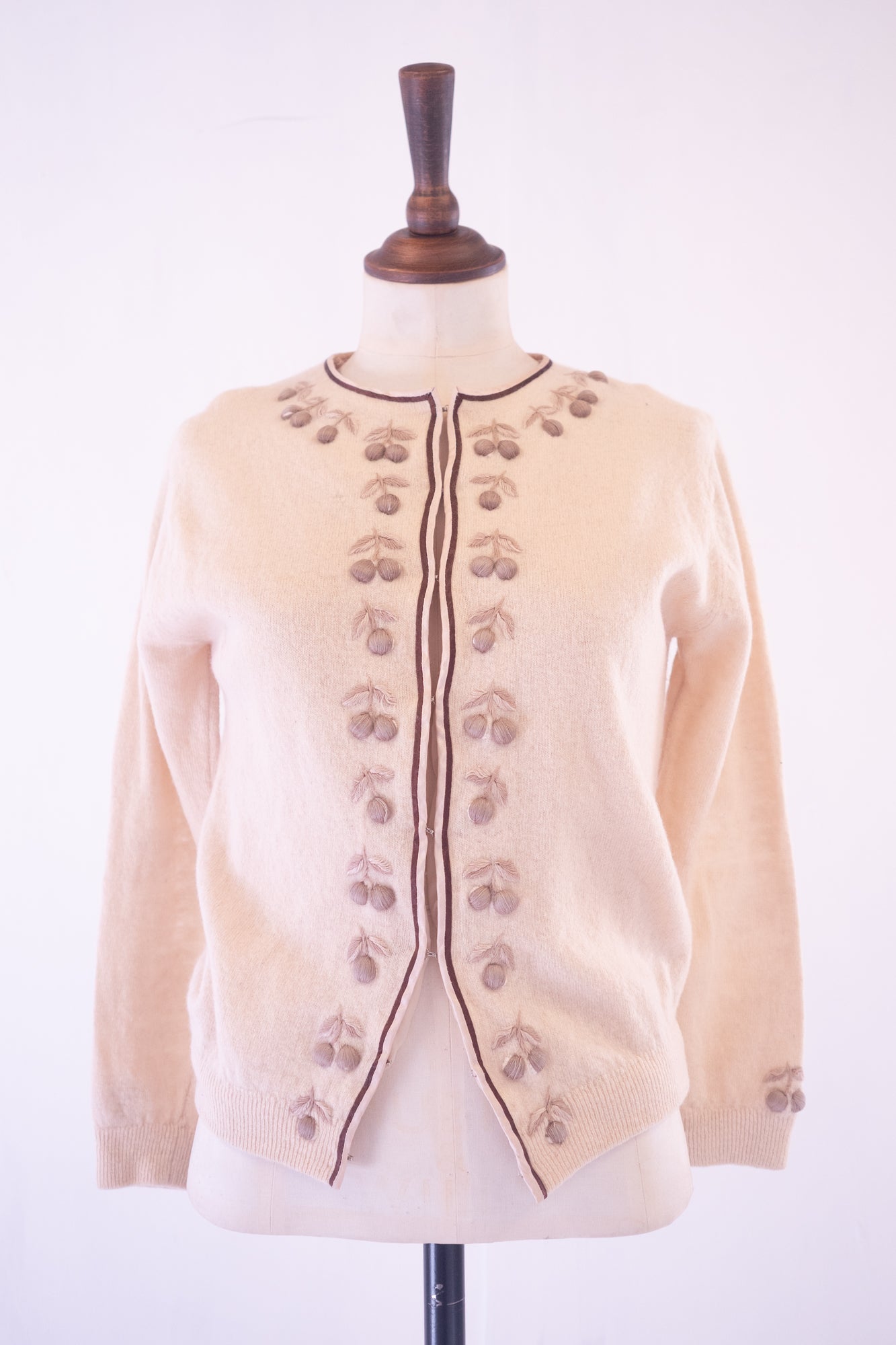 Vintage 1950s Cream Embroidered Wool Cardigan