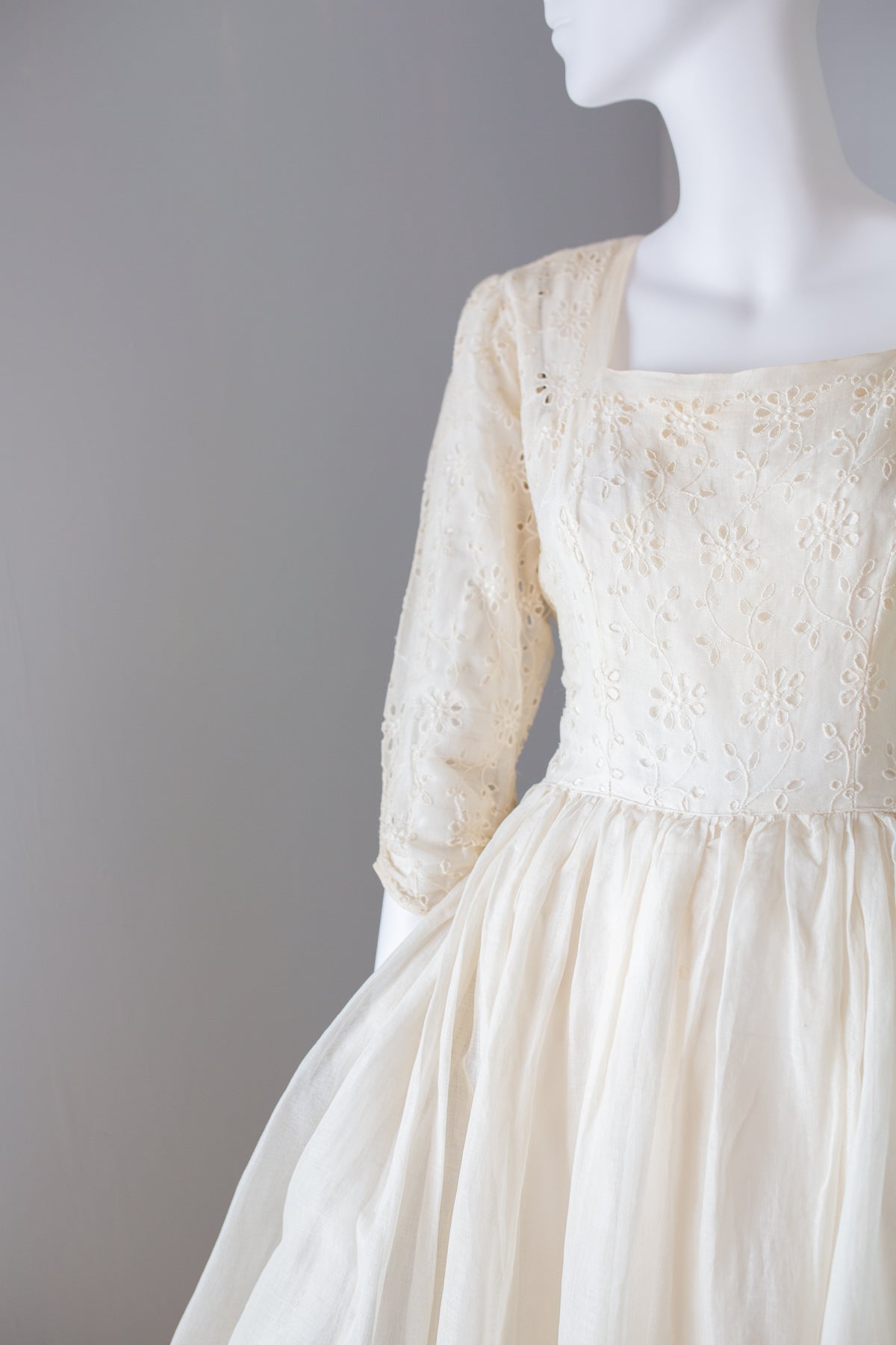 Vintage 1950s Cream Cotton Organdie Broderie Anglaise Dress
