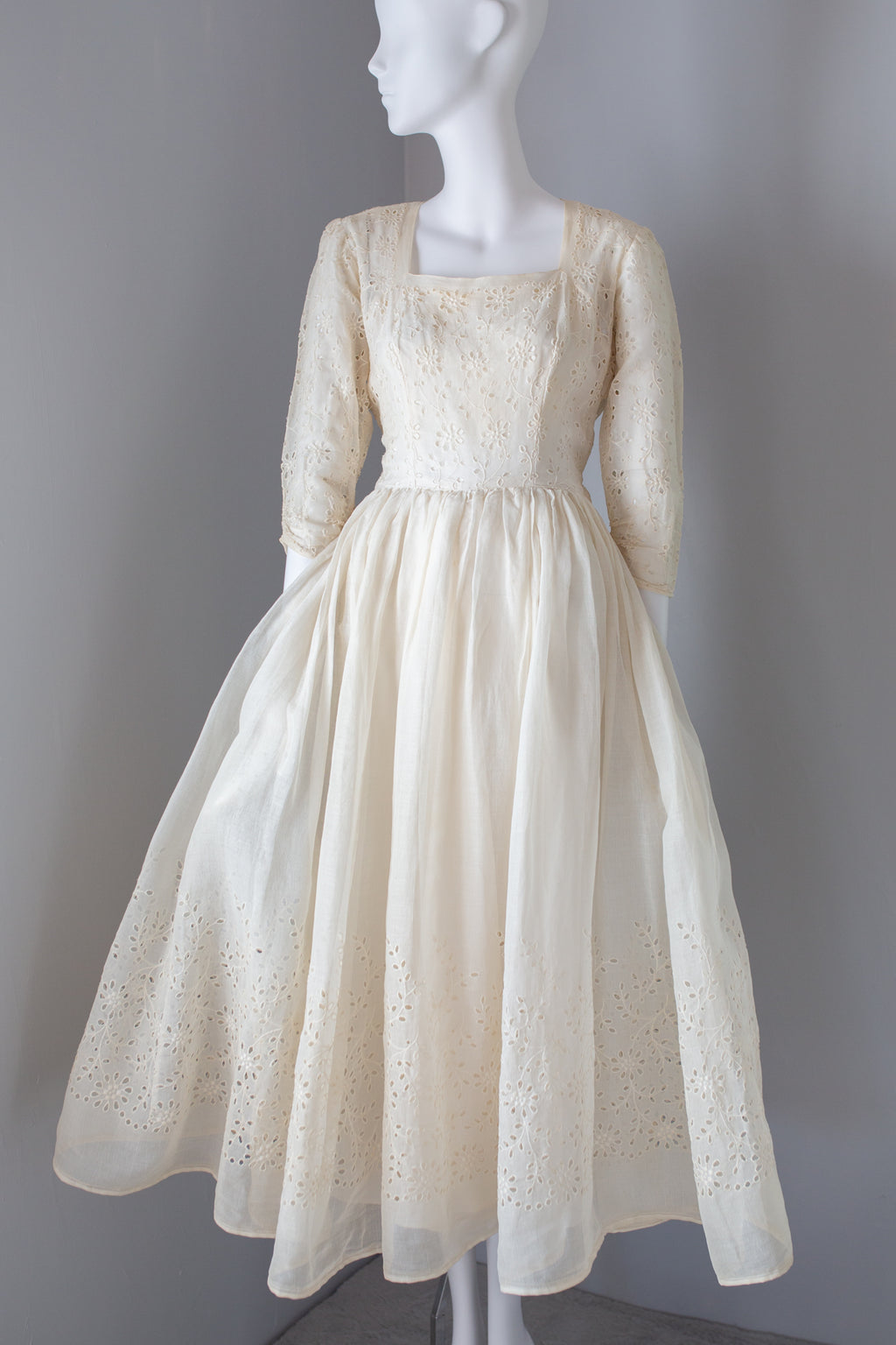 Vintage 1950s Cream Cotton Organdie Broderie Anglaise Dress