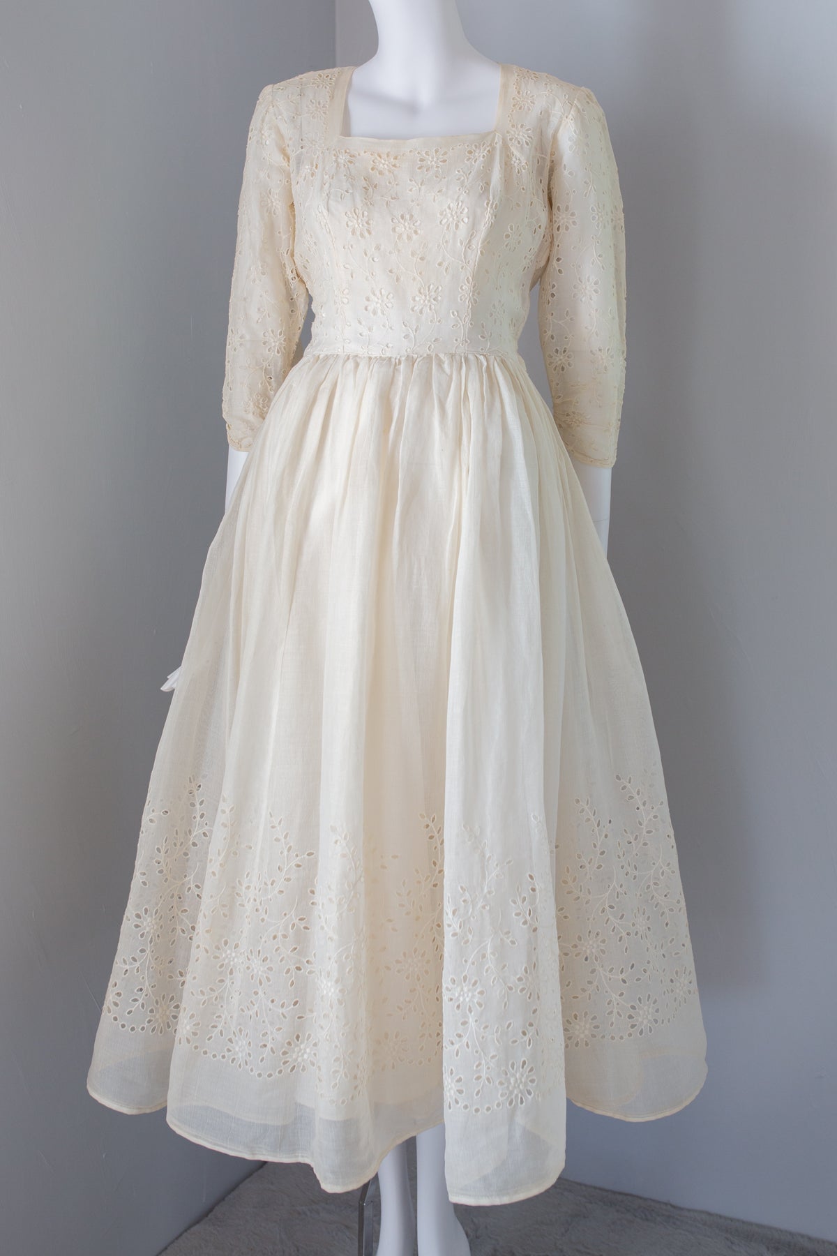 Vintage 1950s Cream Cotton Organdie Broderie Anglaise Dress