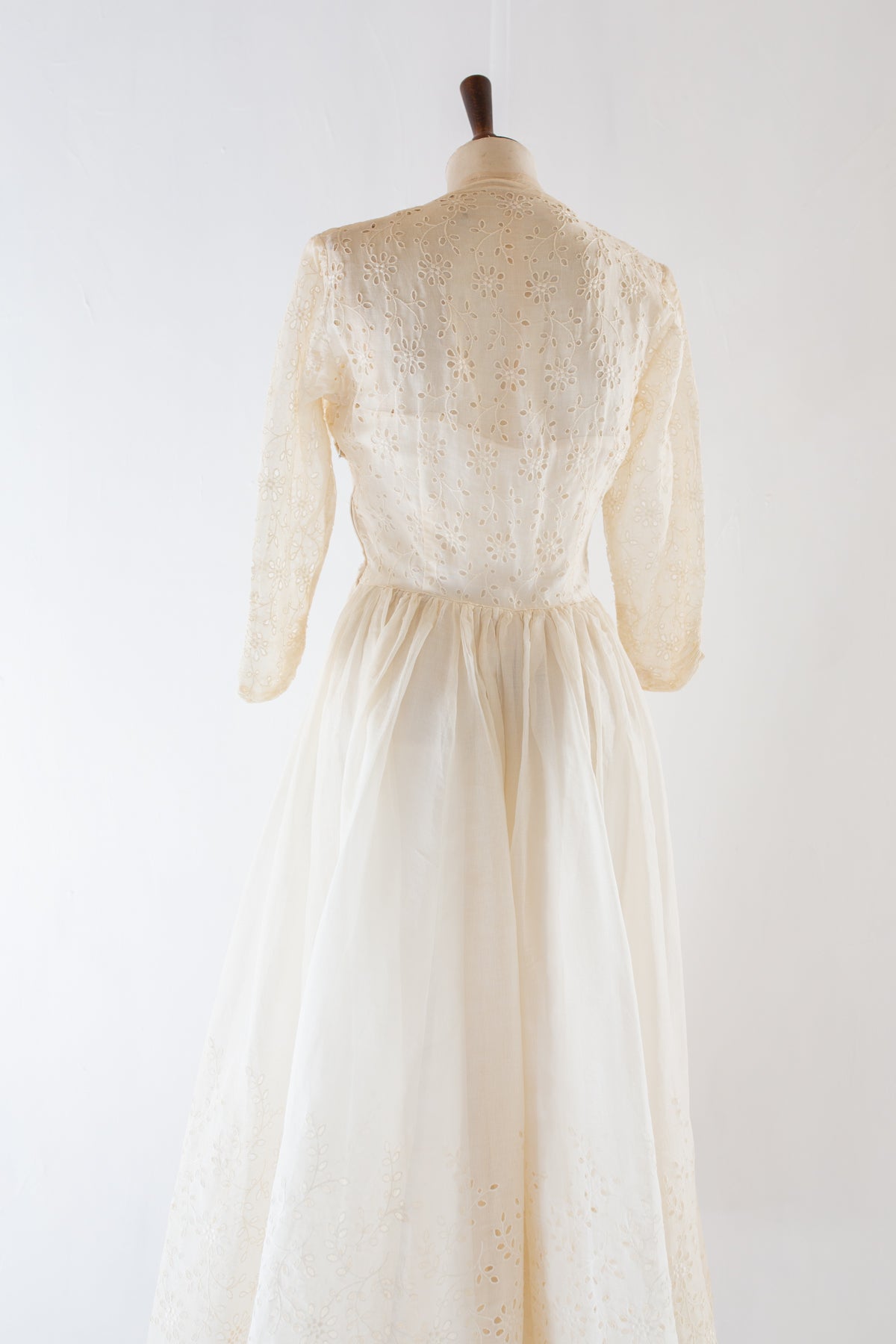 Vintage 1950s Cream Cotton Organdie Broderie Anglaise Dress