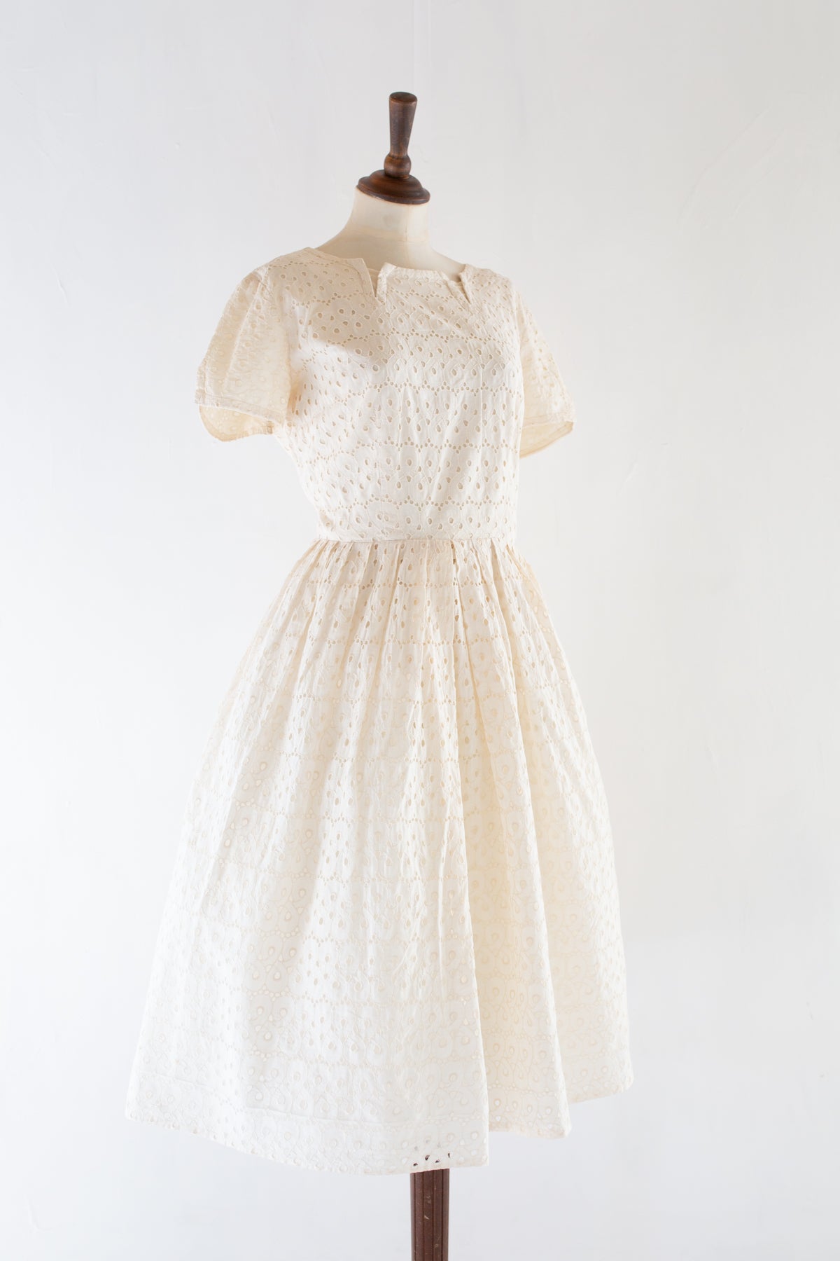 Vintage 1950s Cream Broderie Anglaise Dress
