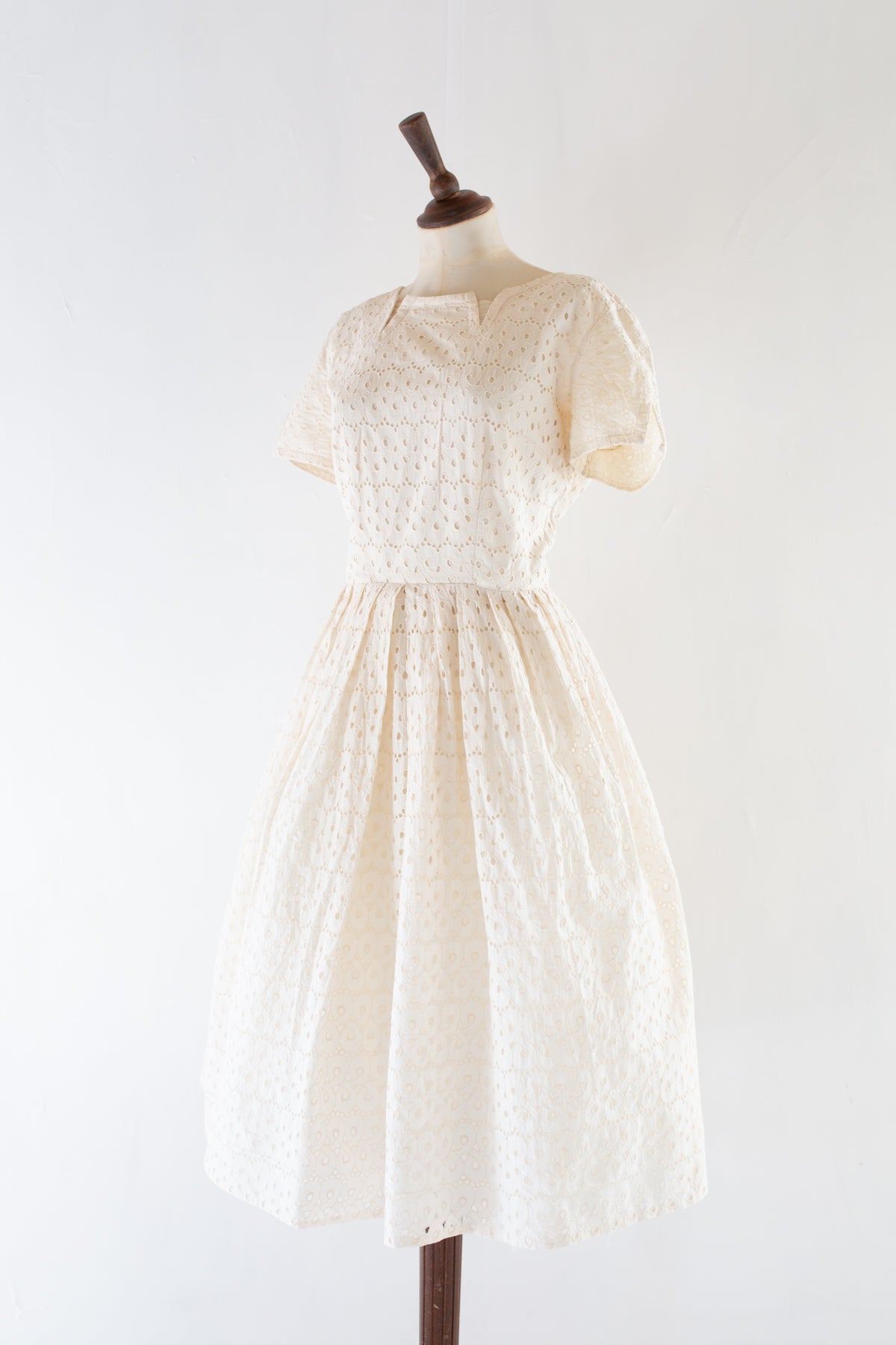 Vintage 1950s Cream Broderie Anglaise Dress