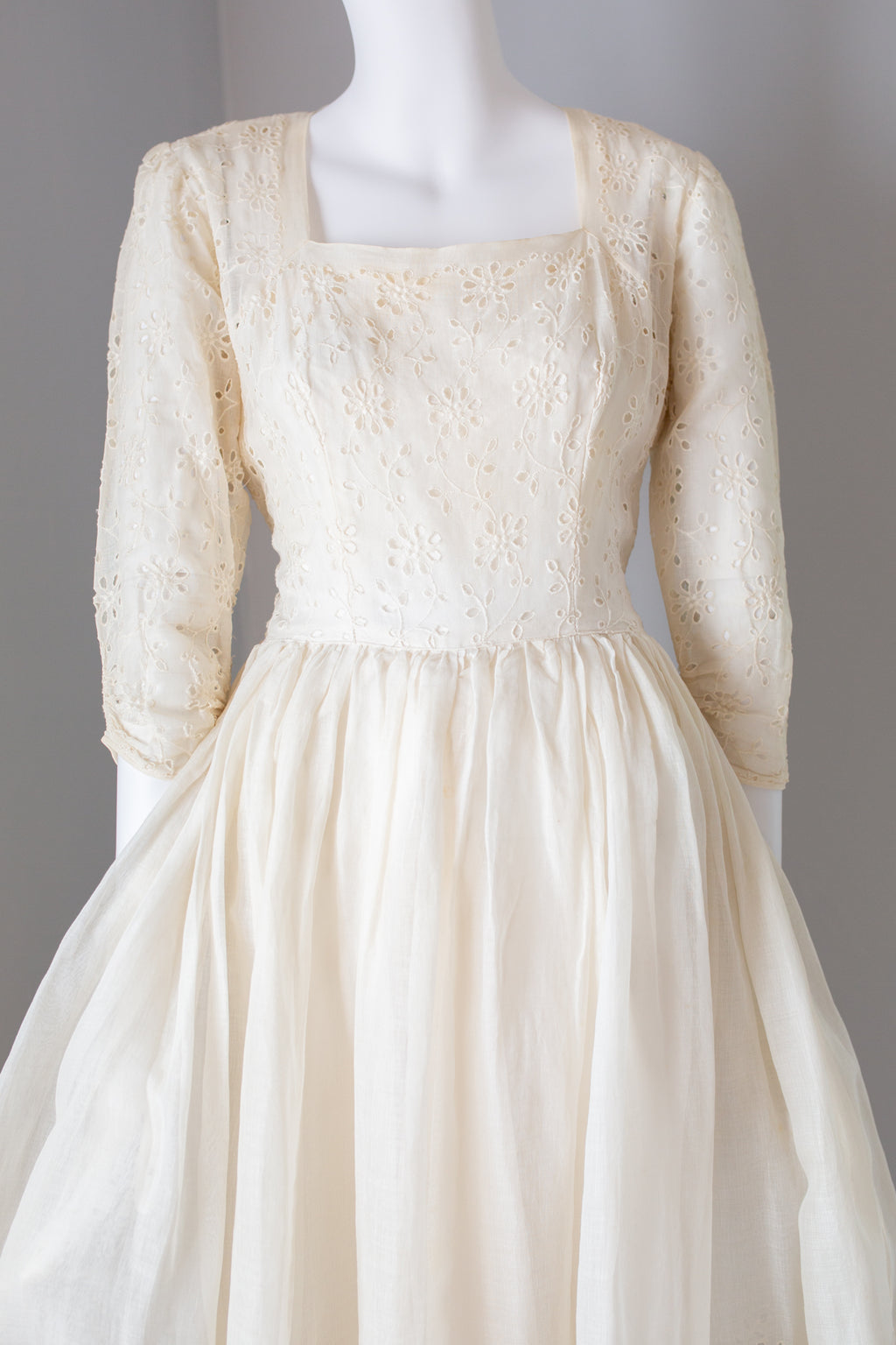 Vintage 1950s Cream Cotton Organdie Broderie Anglaise Dress