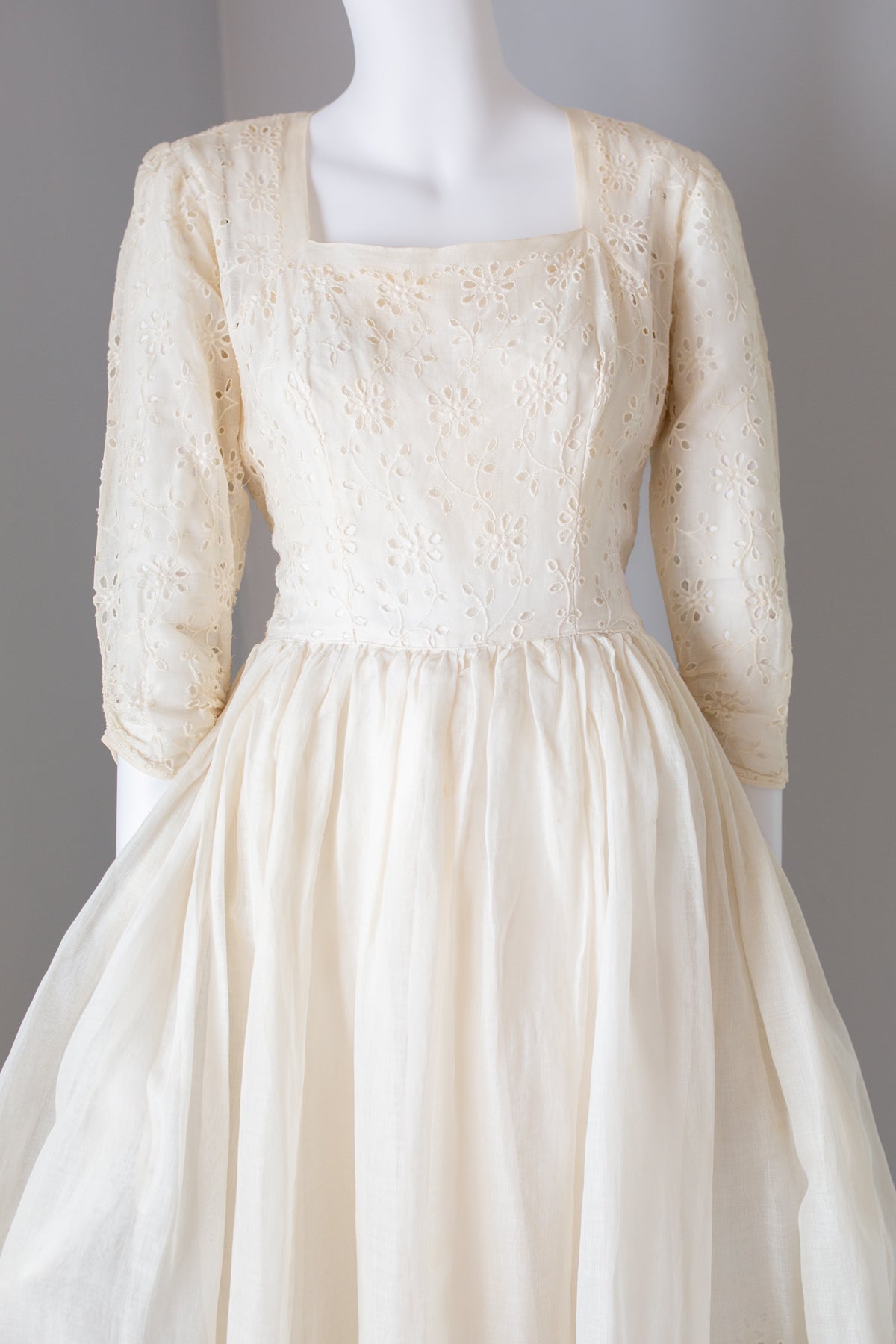 Vintage 1950s Cream Cotton Organdie Broderie Anglaise Dress