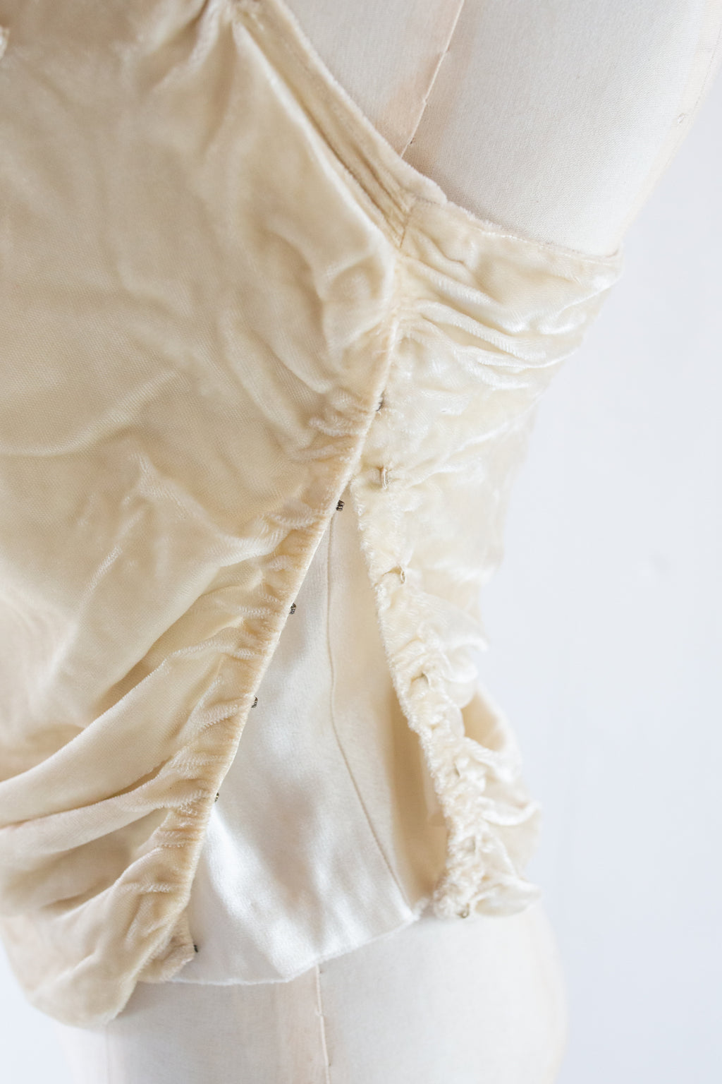 Vintage 1930s Ivory Silk Velvet Beaded Bow Top
