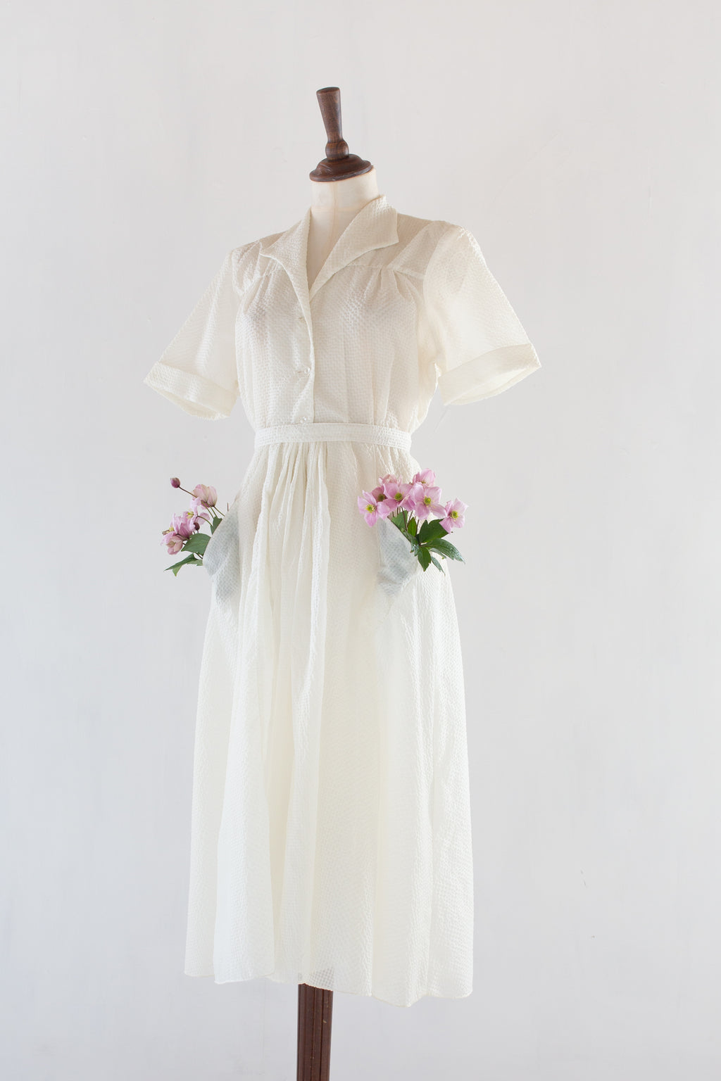 Vintage 1940s Ivory Seersucker Dress