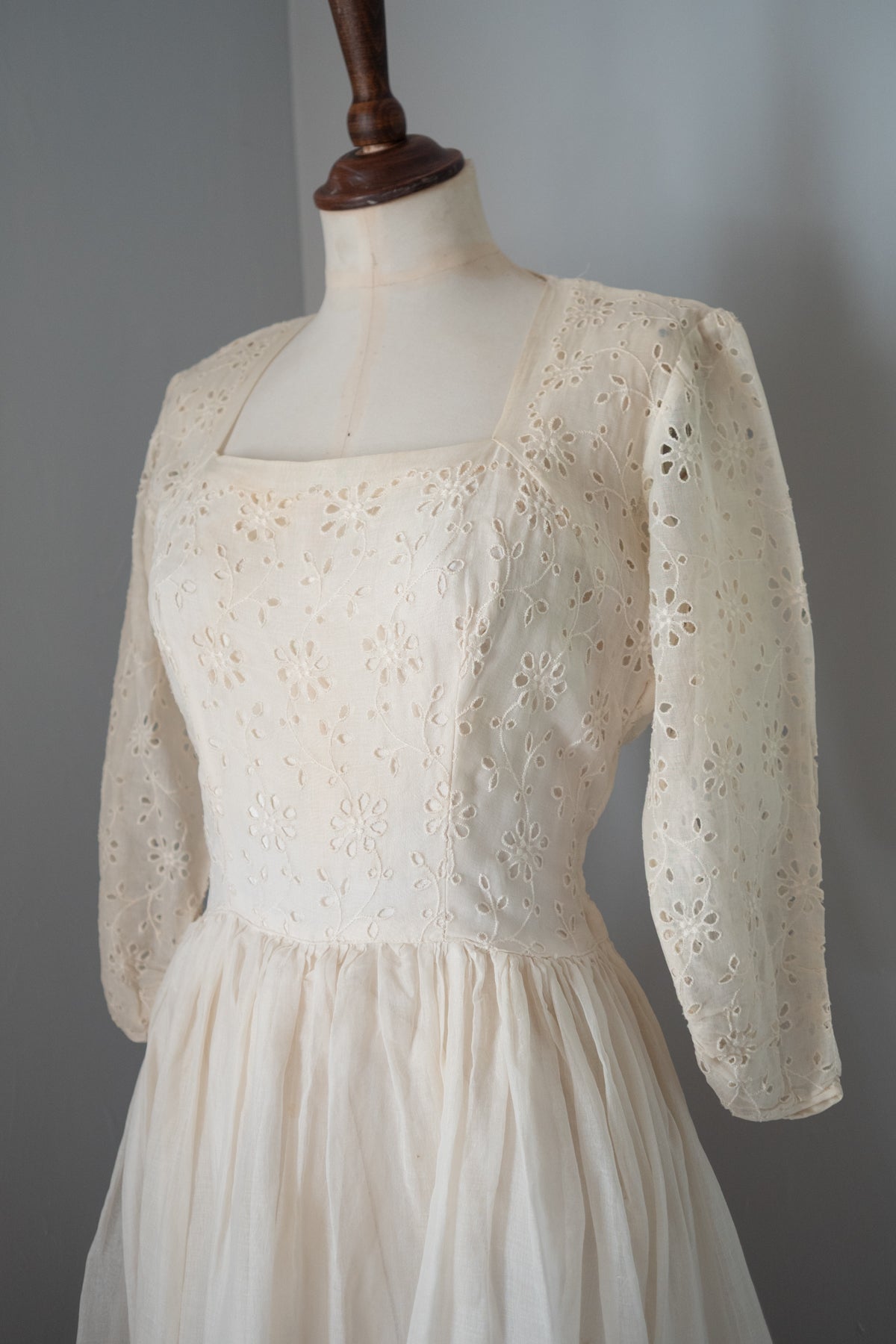 Vintage 1950s Cream Cotton Organdie Broderie Anglaise Dress