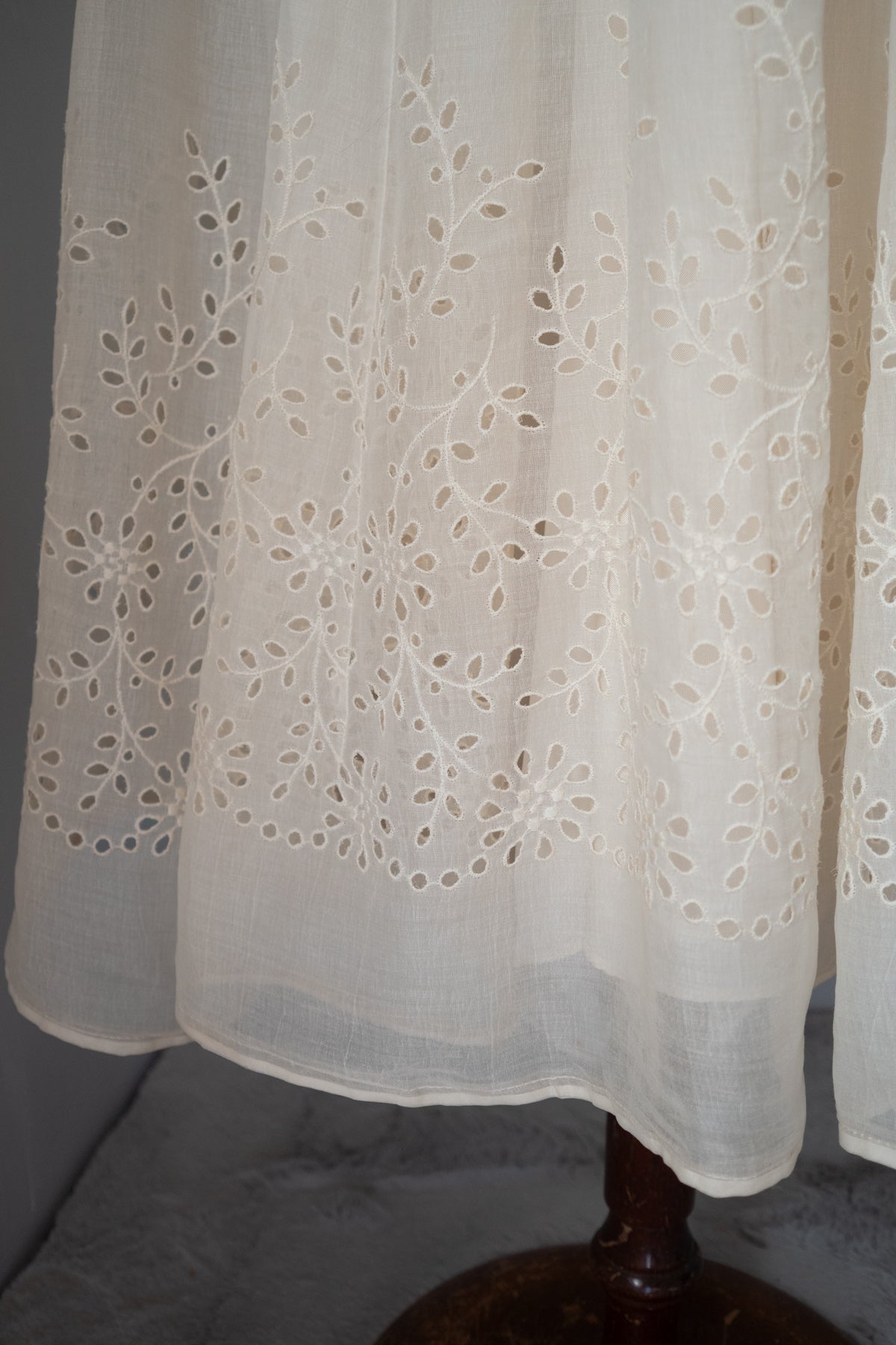 Vintage 1950s Cream Cotton Organdie Broderie Anglaise Dress