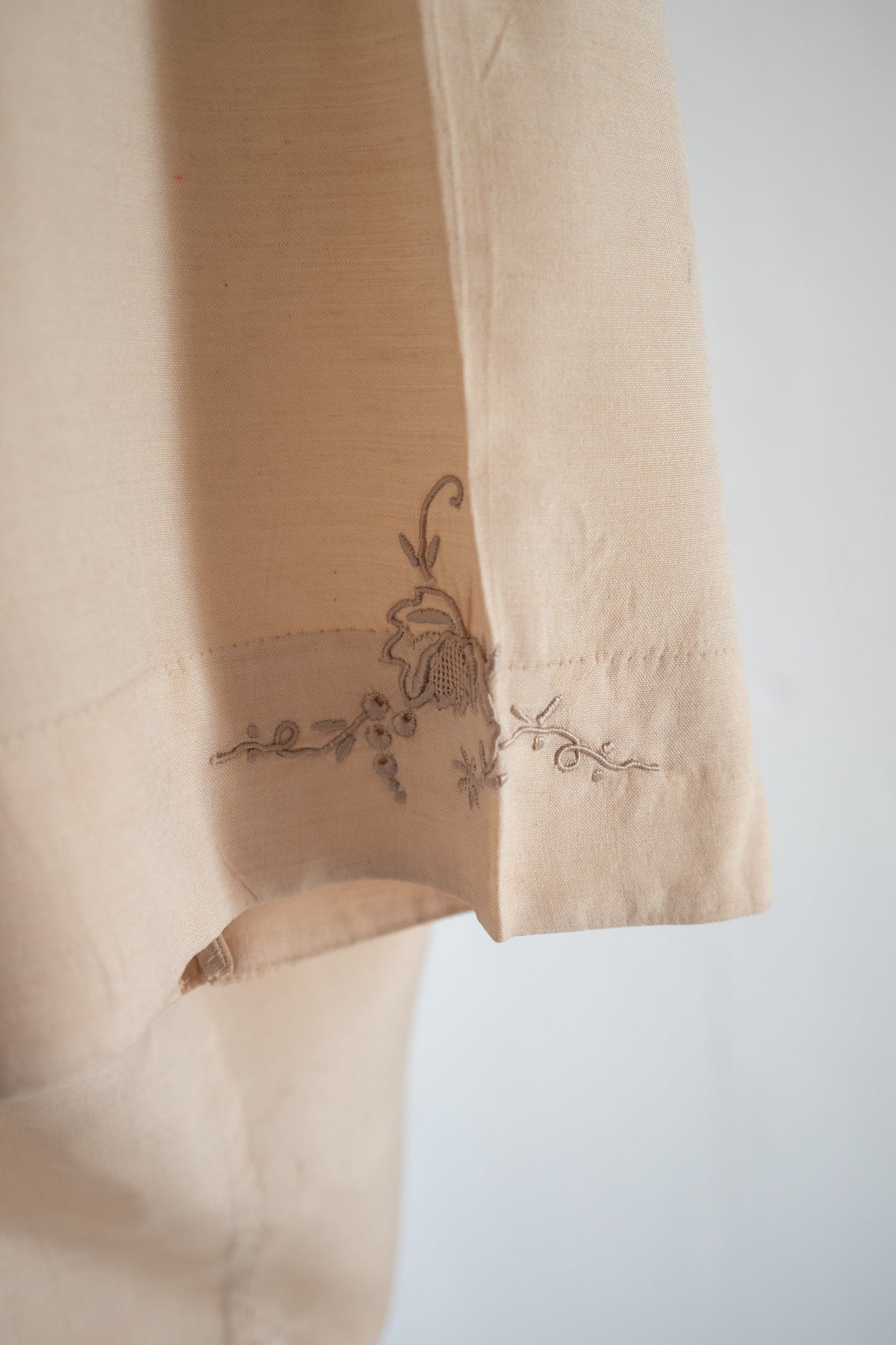 Vintage 1950s Cream Silk Embroidered T Shirt