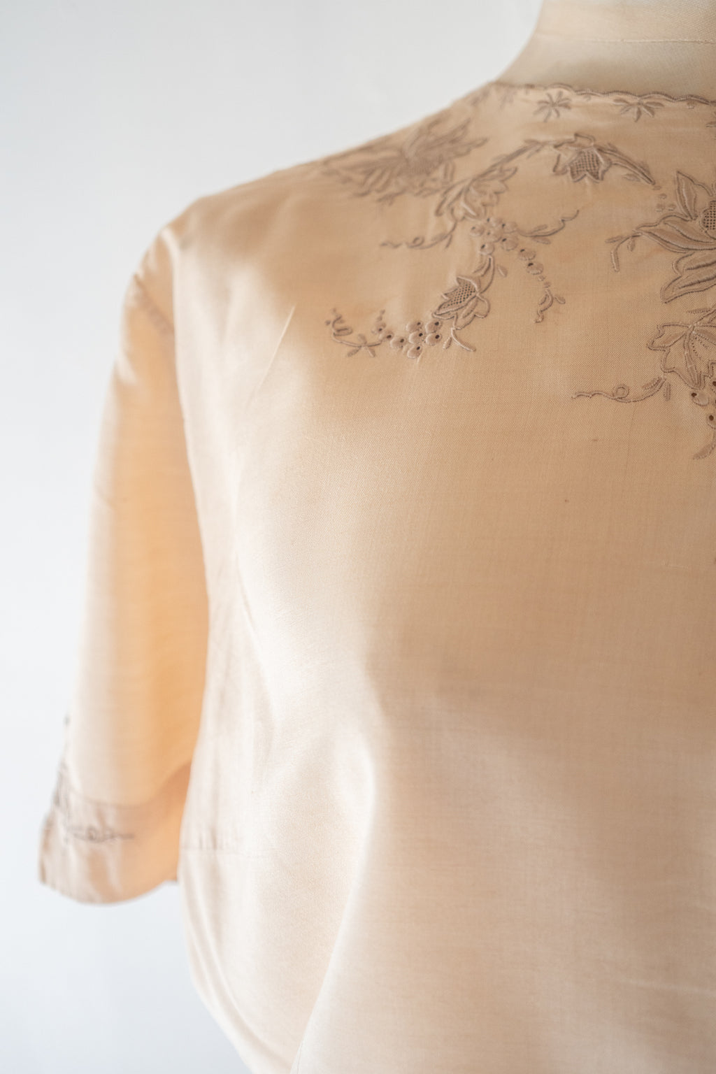 Vintage 1950s Cream Silk Embroidered T Shirt