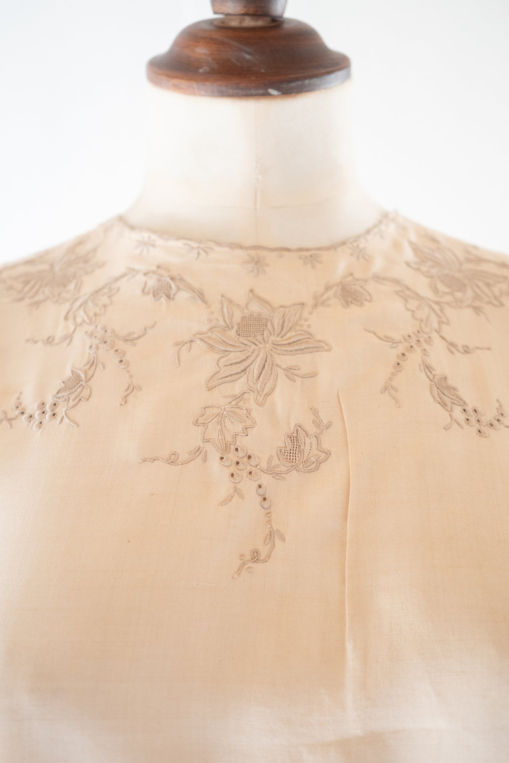 Vintage 1950s Cream Silk Embroidered T Shirt