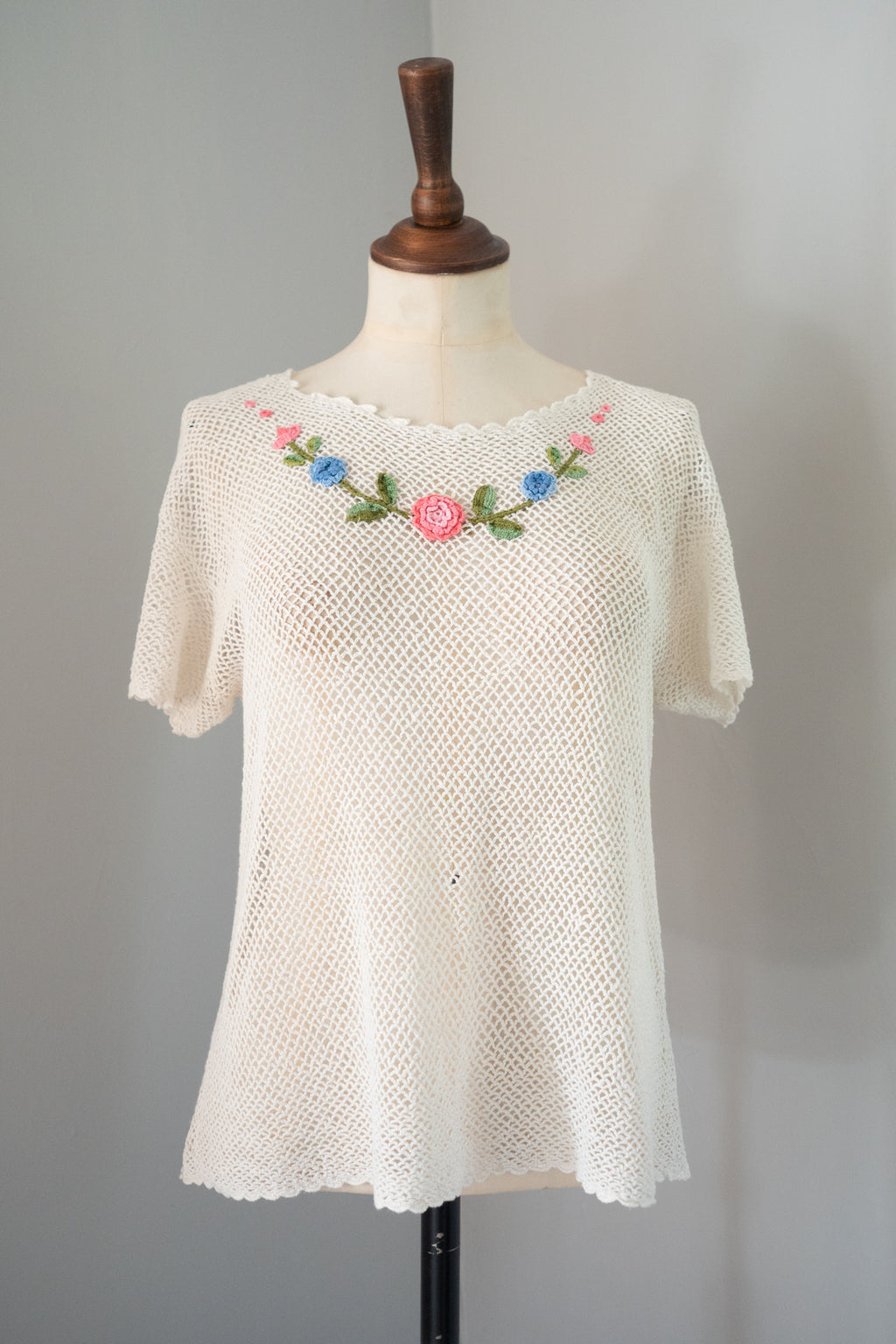 vintage 1970s crotchet cotton summer t shirt with embroidery