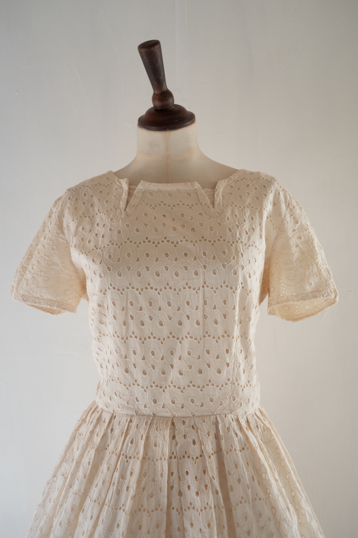 Vintage 1950s Cream Broderie Anglaise Dress