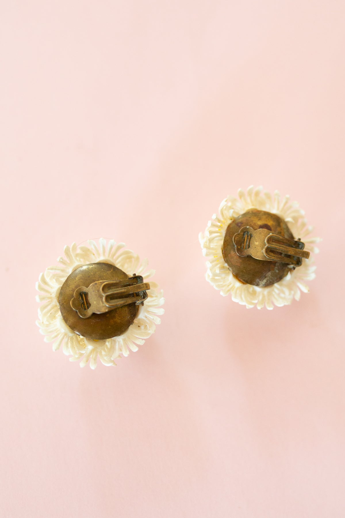 Vintage 1960s Large Plastic Daisy Earrings