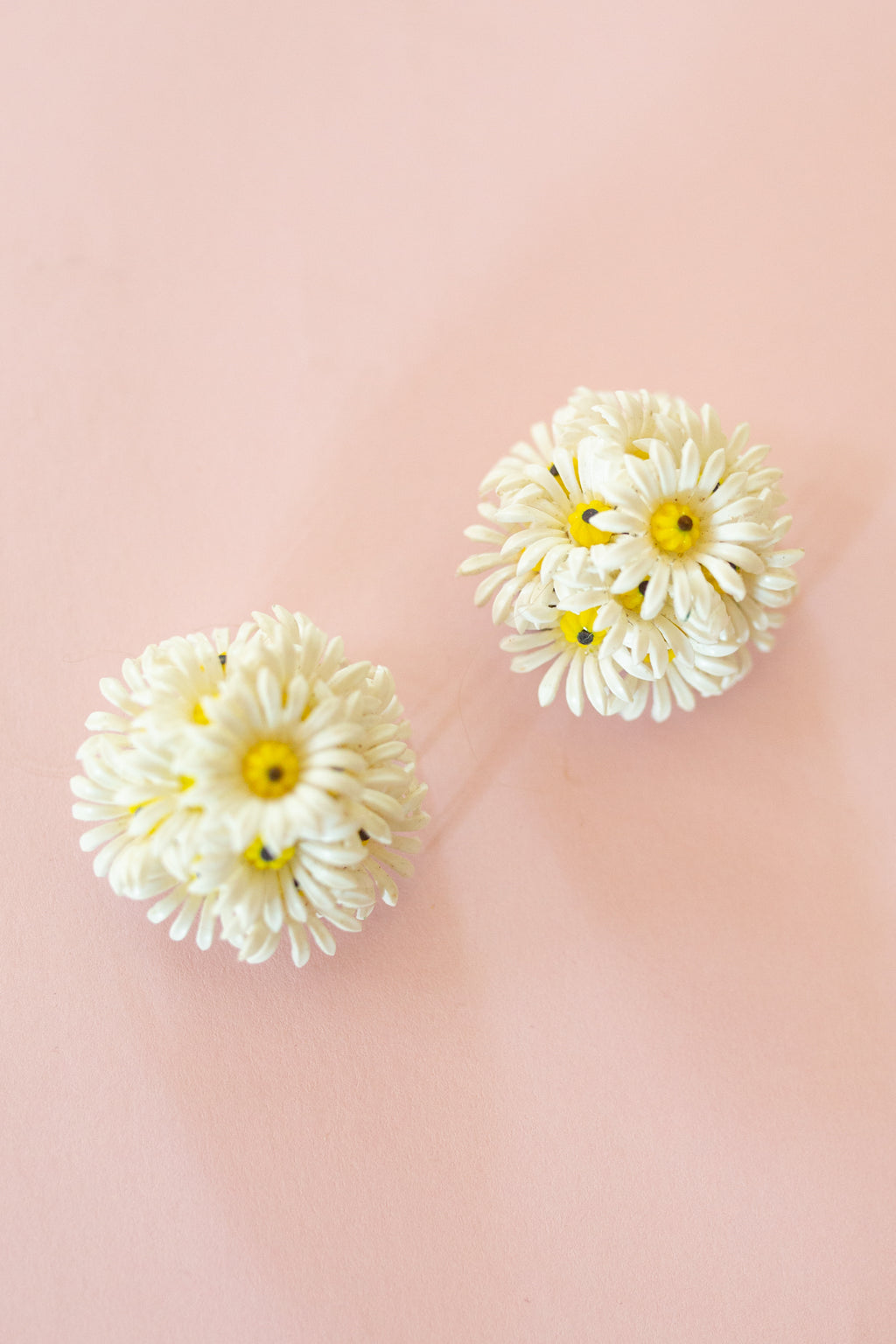 Vintage 1960s Large Plastic Daisy Earrings