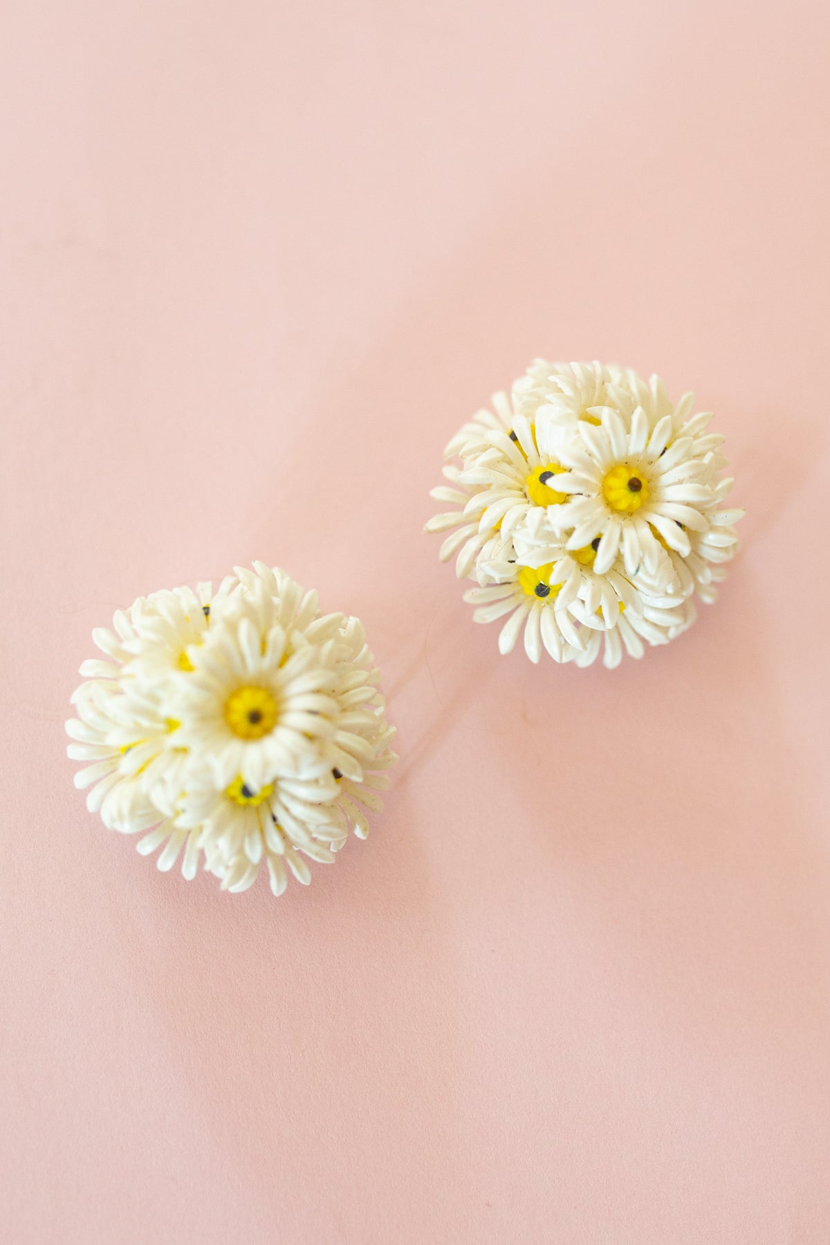 Vintage 1960s Large Plastic Daisy Earrings