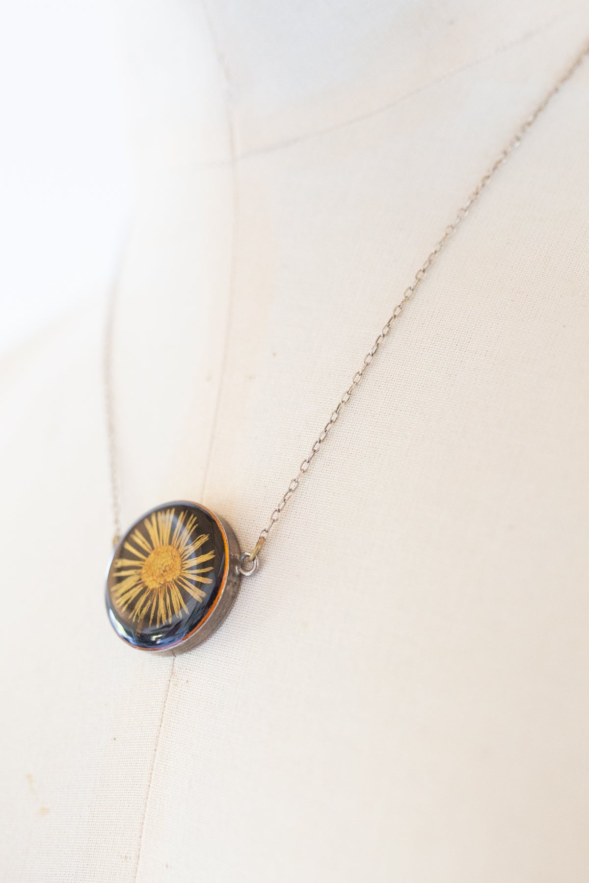 Vintage 1970s Pressed Daisy Silver Necklace