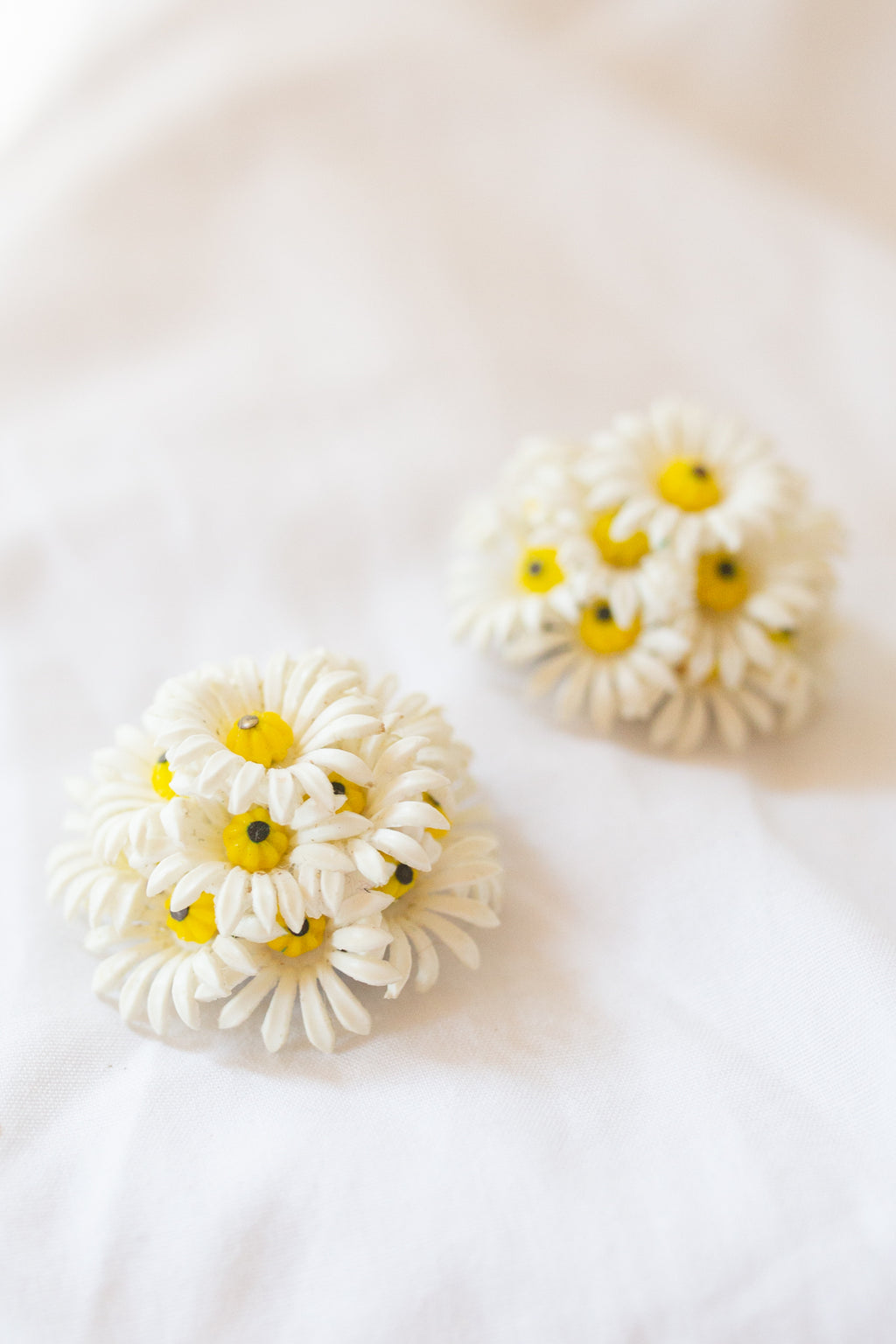 Vintage 1960s Large Plastic Daisy Earrings