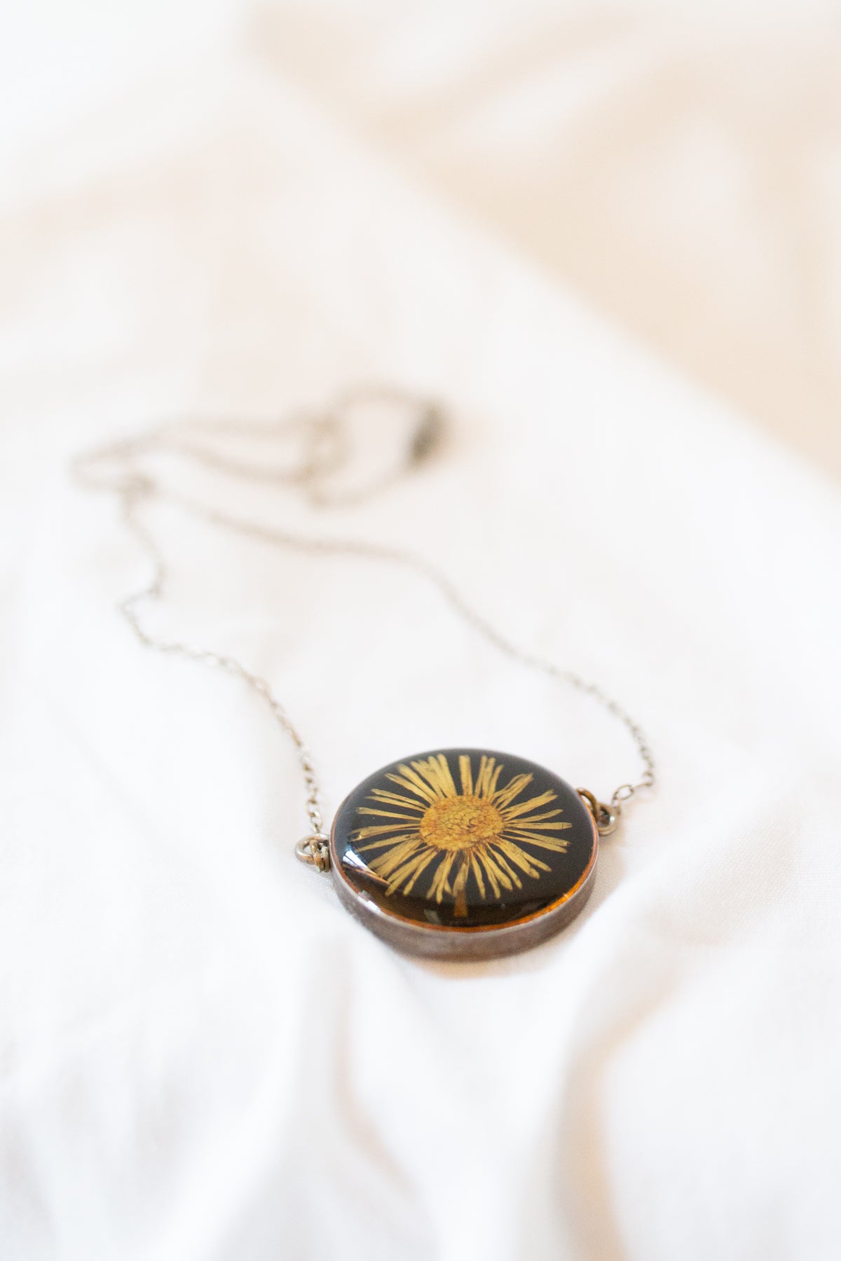 Vintage 1970s Pressed Daisy Silver Necklace