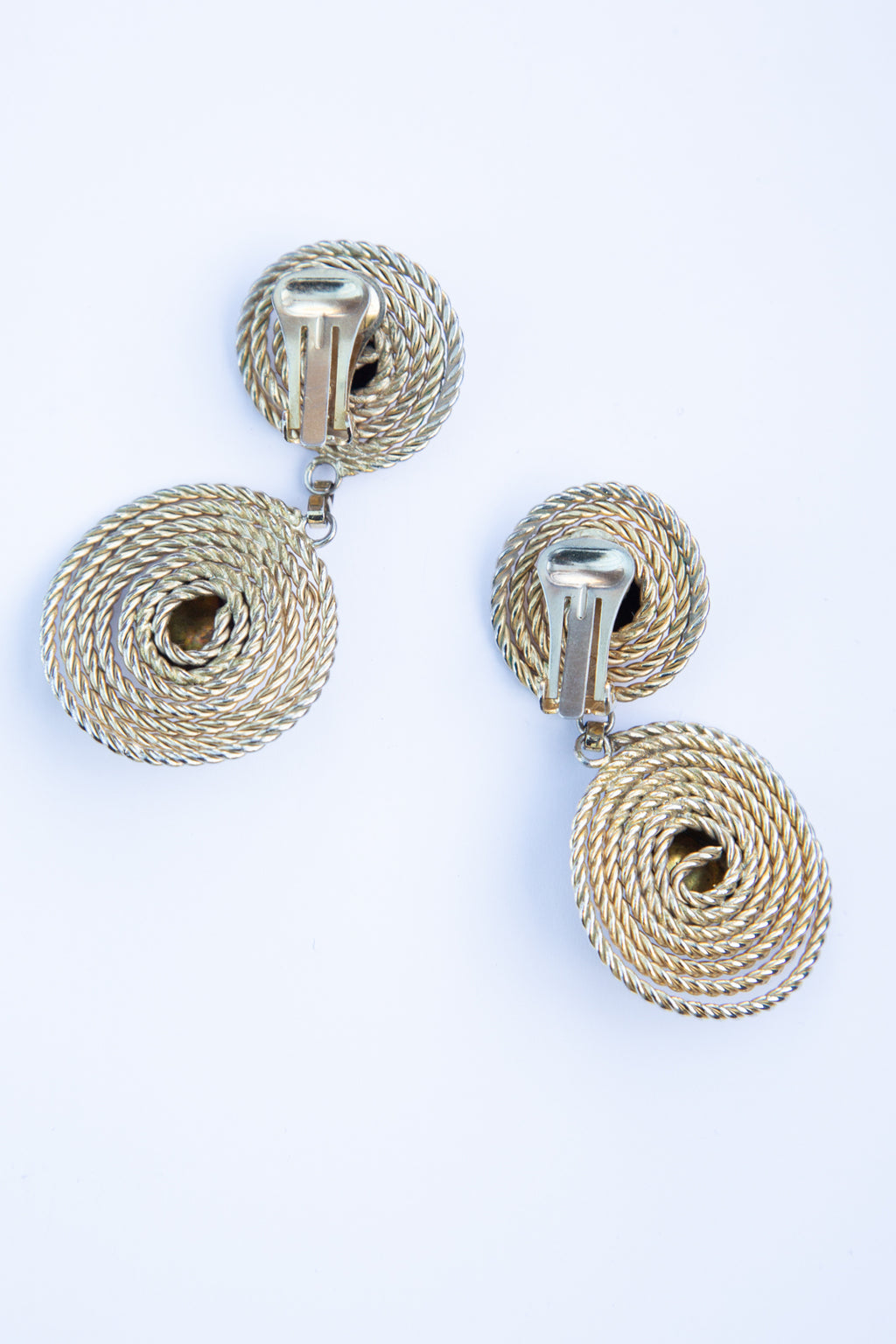 Vintage 1980s Gold Twist Circle Earrings