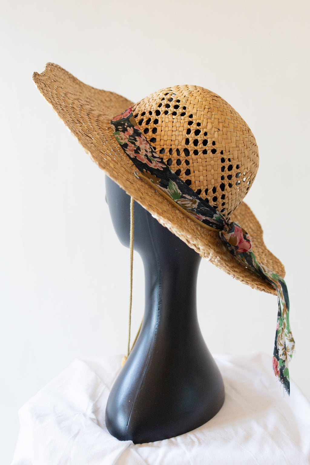 Vintage 1980s Straw Floral Trim Hat
