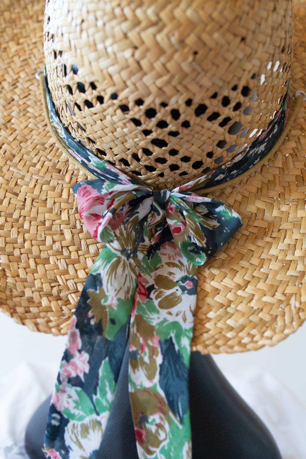 Vintage 1980s Straw Floral Trim Hat
