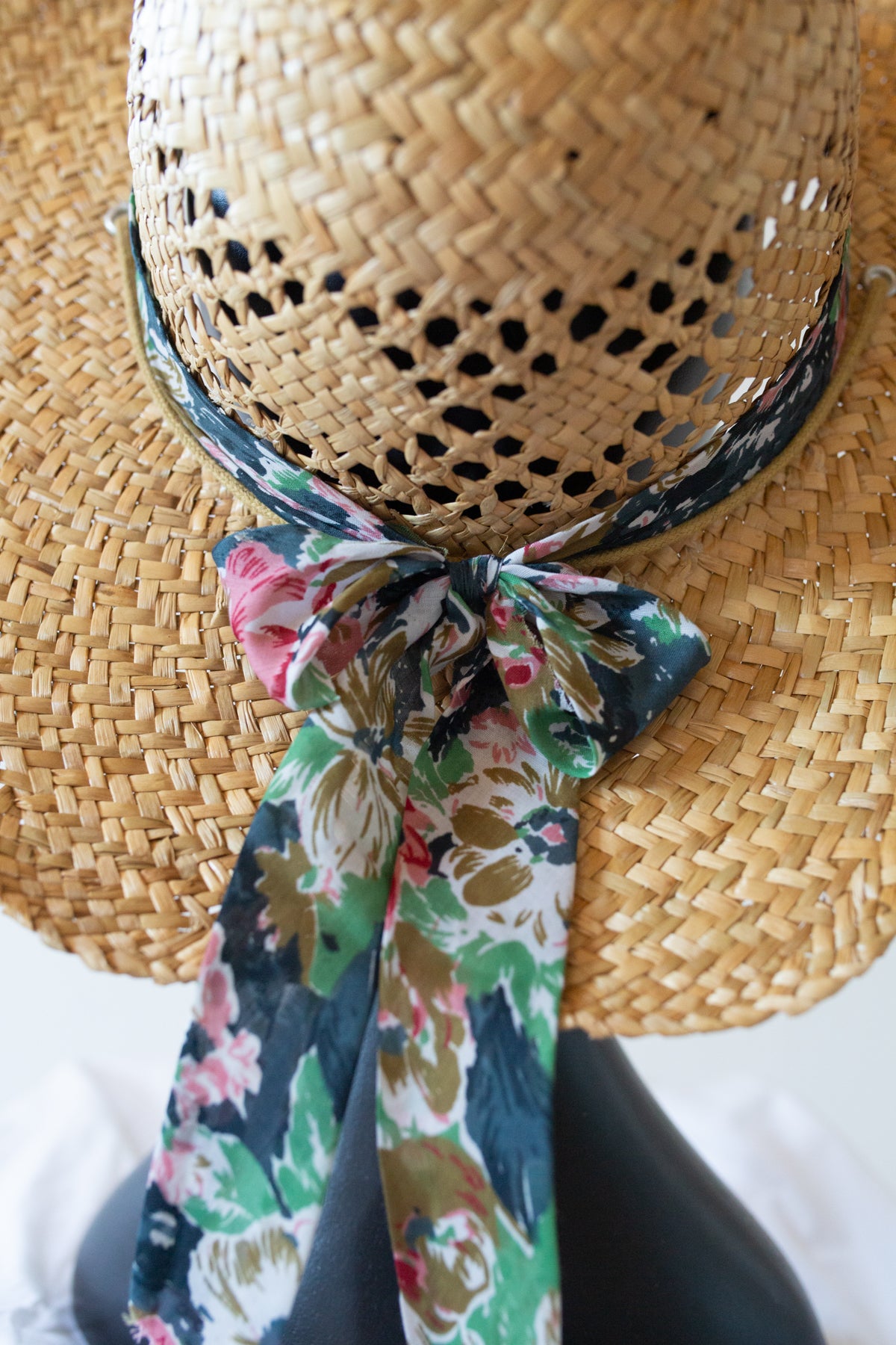 Vintage 1980s Straw Floral Trim Hat