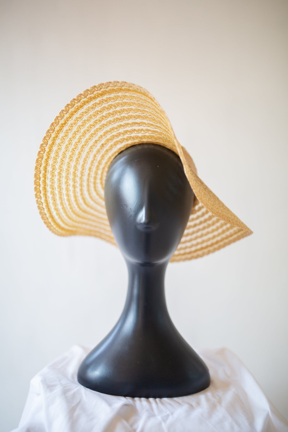 Vintage 1940s Nylon Straw Hat