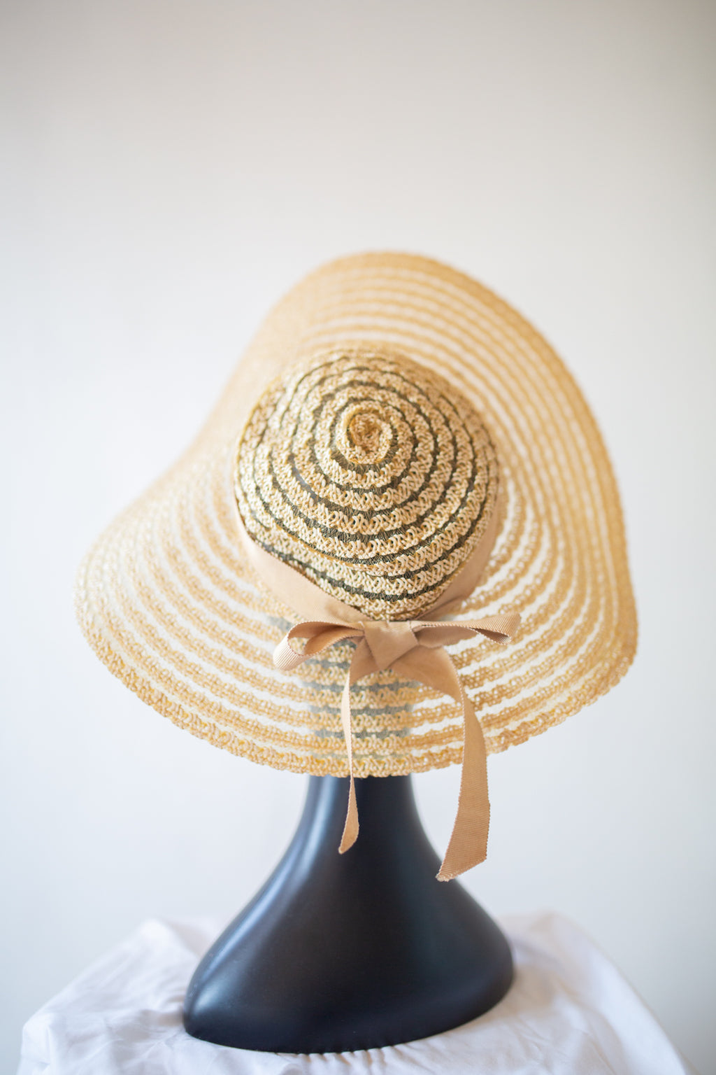 Vintage 1940s Nylon Straw Hat