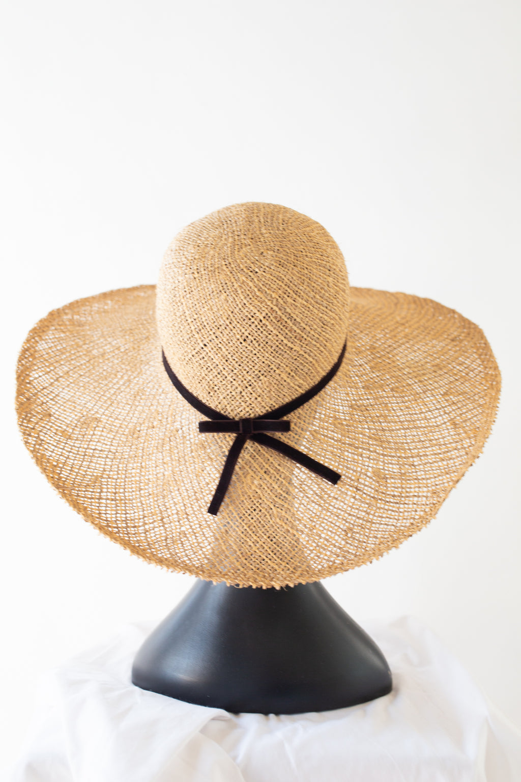 Vintage 1980s Woven Wide Brim Straw Hat