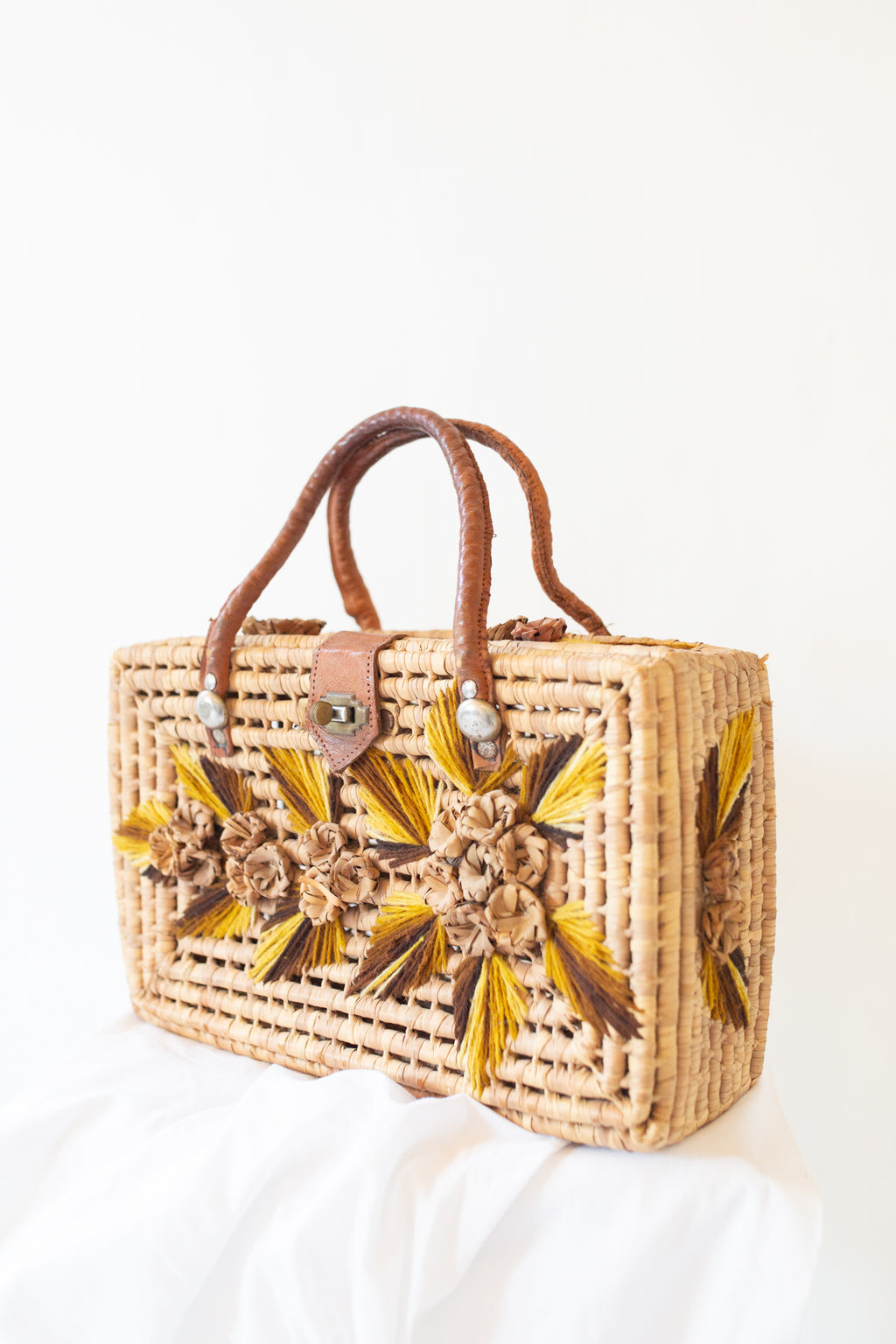 vintage 1950s wicker straw embroidered box bag