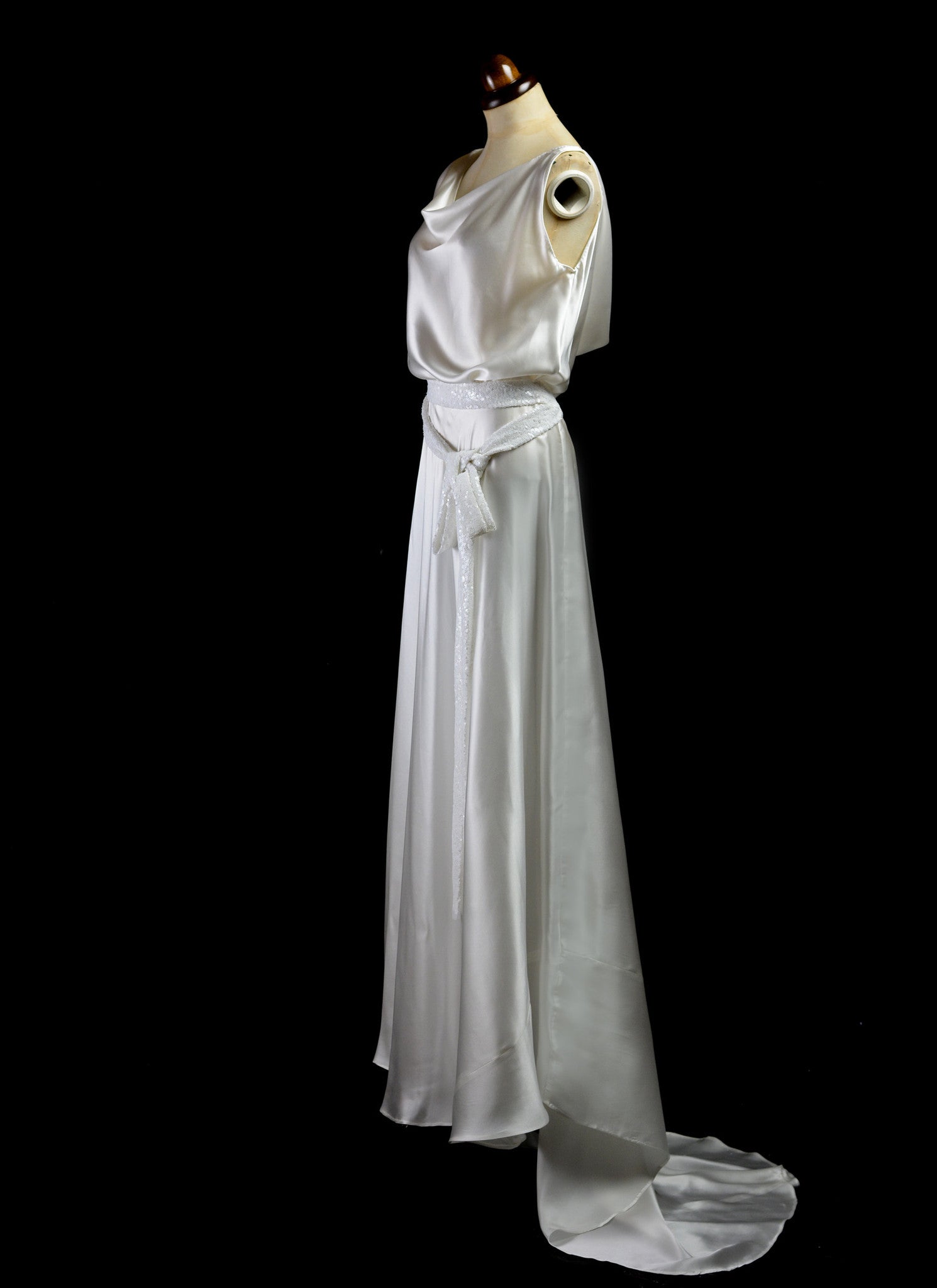 White silk satin long nightgown with frastaglio