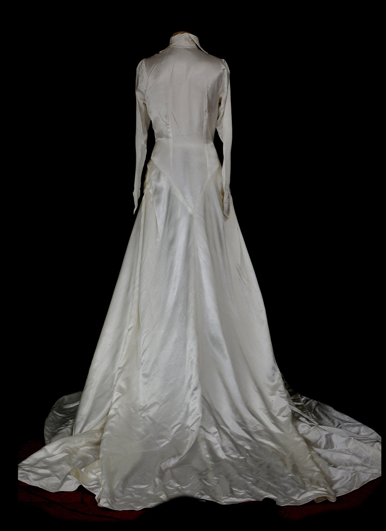 long sleeve 1940s wedding dresses 1940s Long Sleeve Lace Wedding Gown
