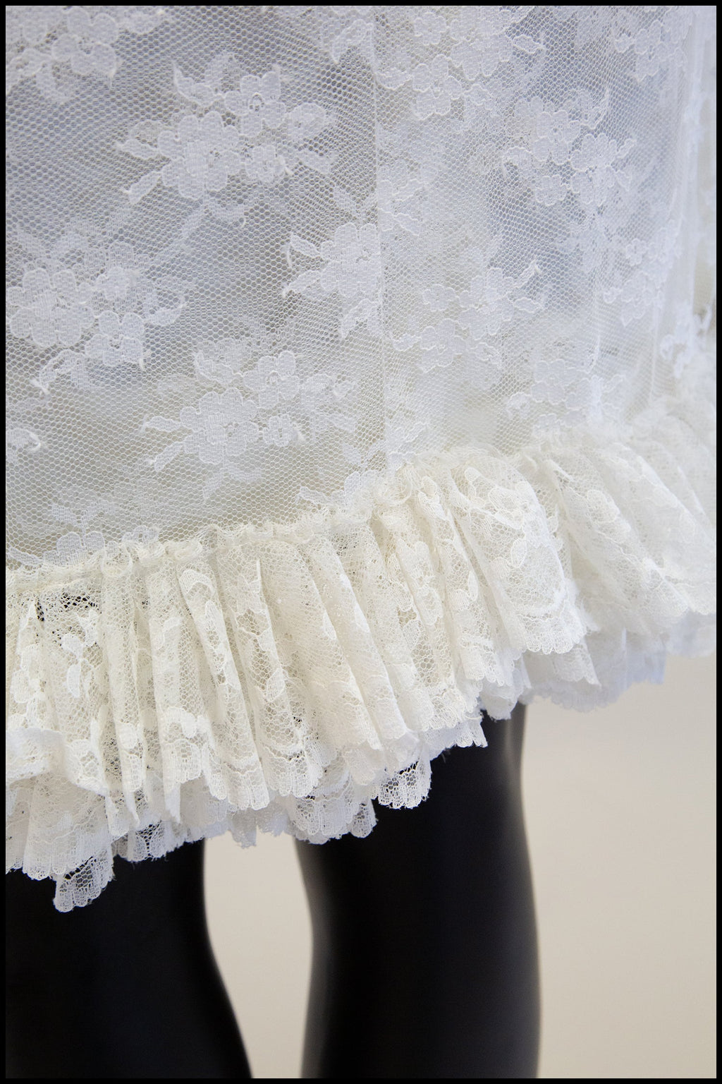 Vintage 1960s White Lace Trapeze Dress
