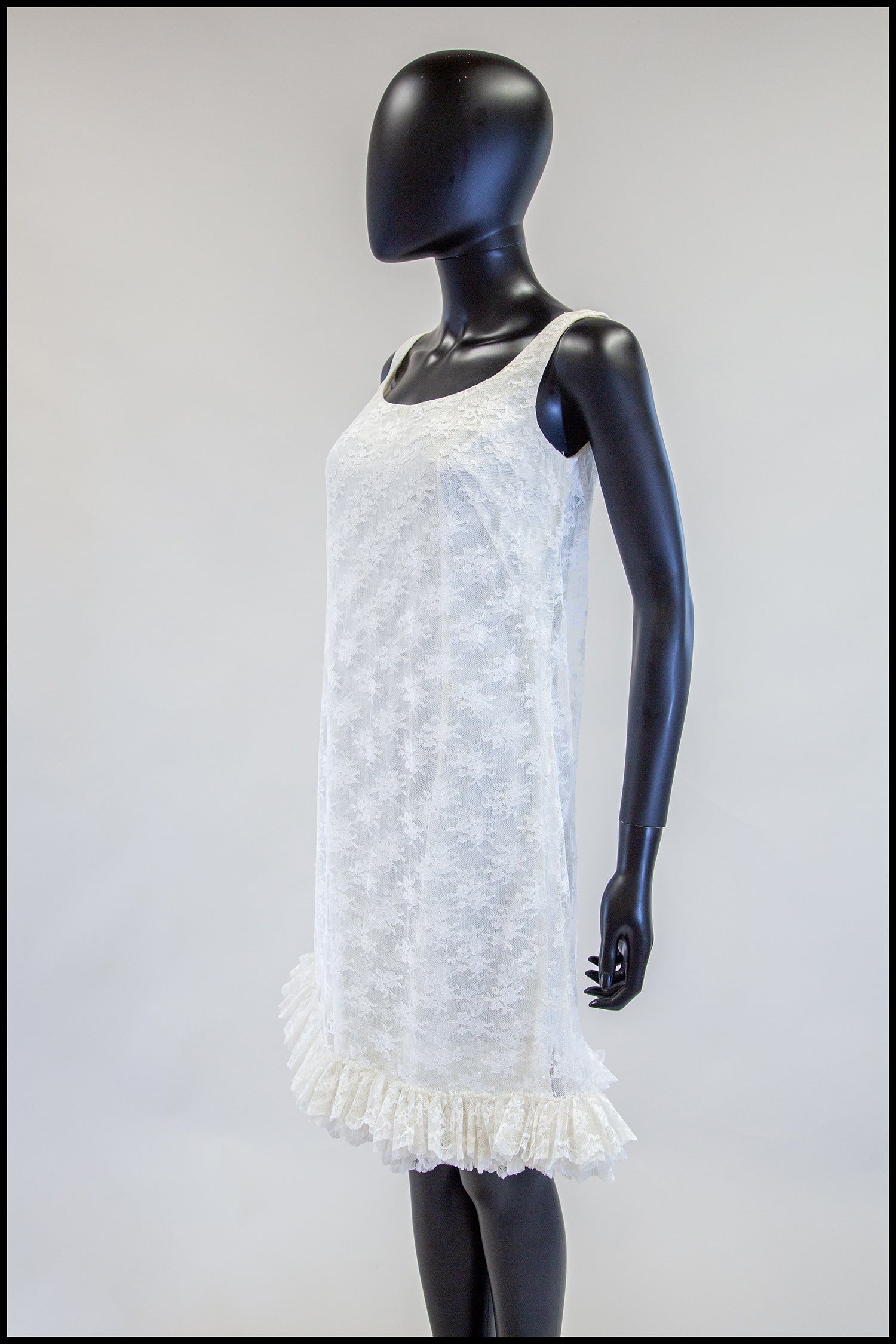 Vintage 1960s White Lace Trapeze Dress