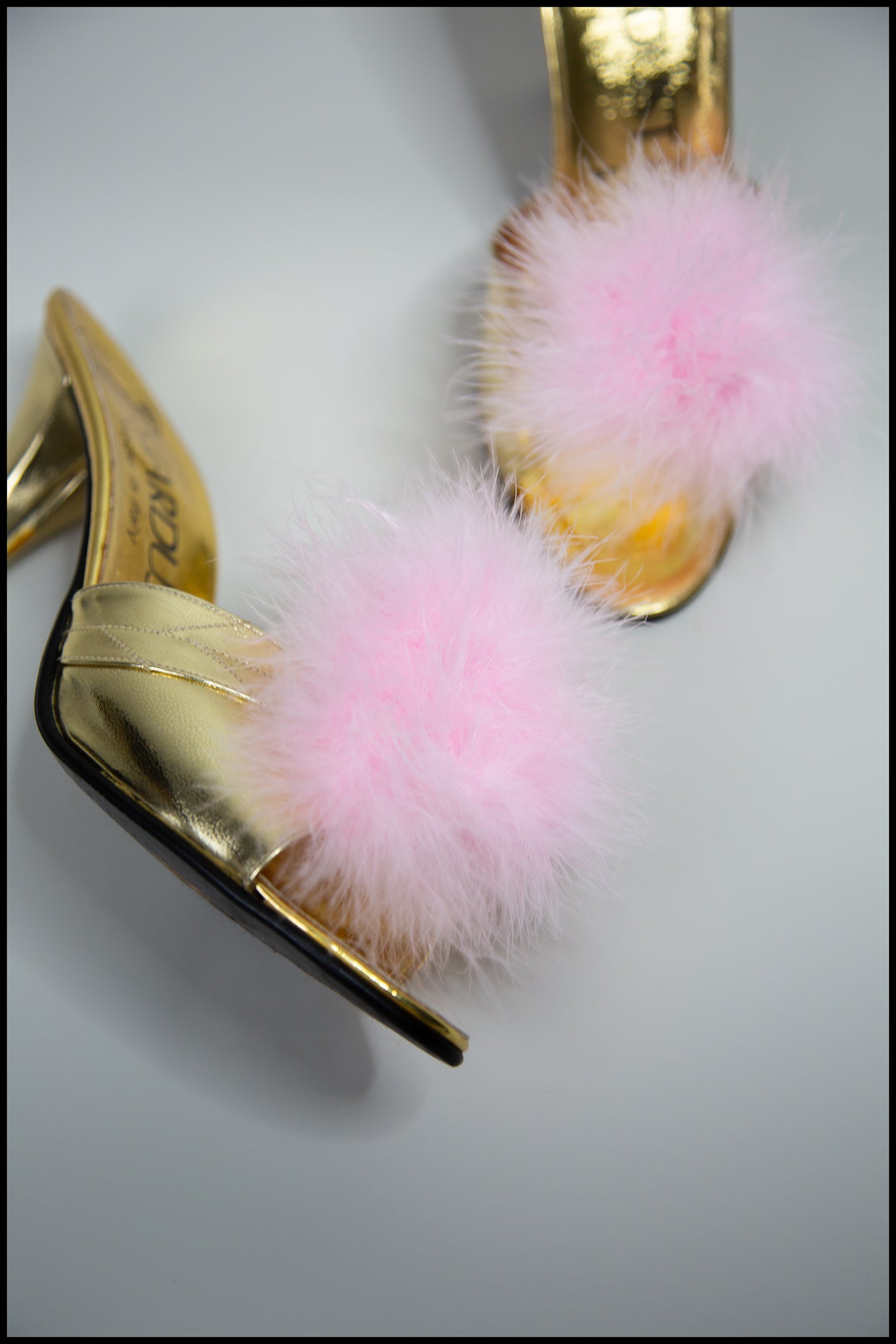 Fluffies - Pink Feather Pompom Shoe Clips