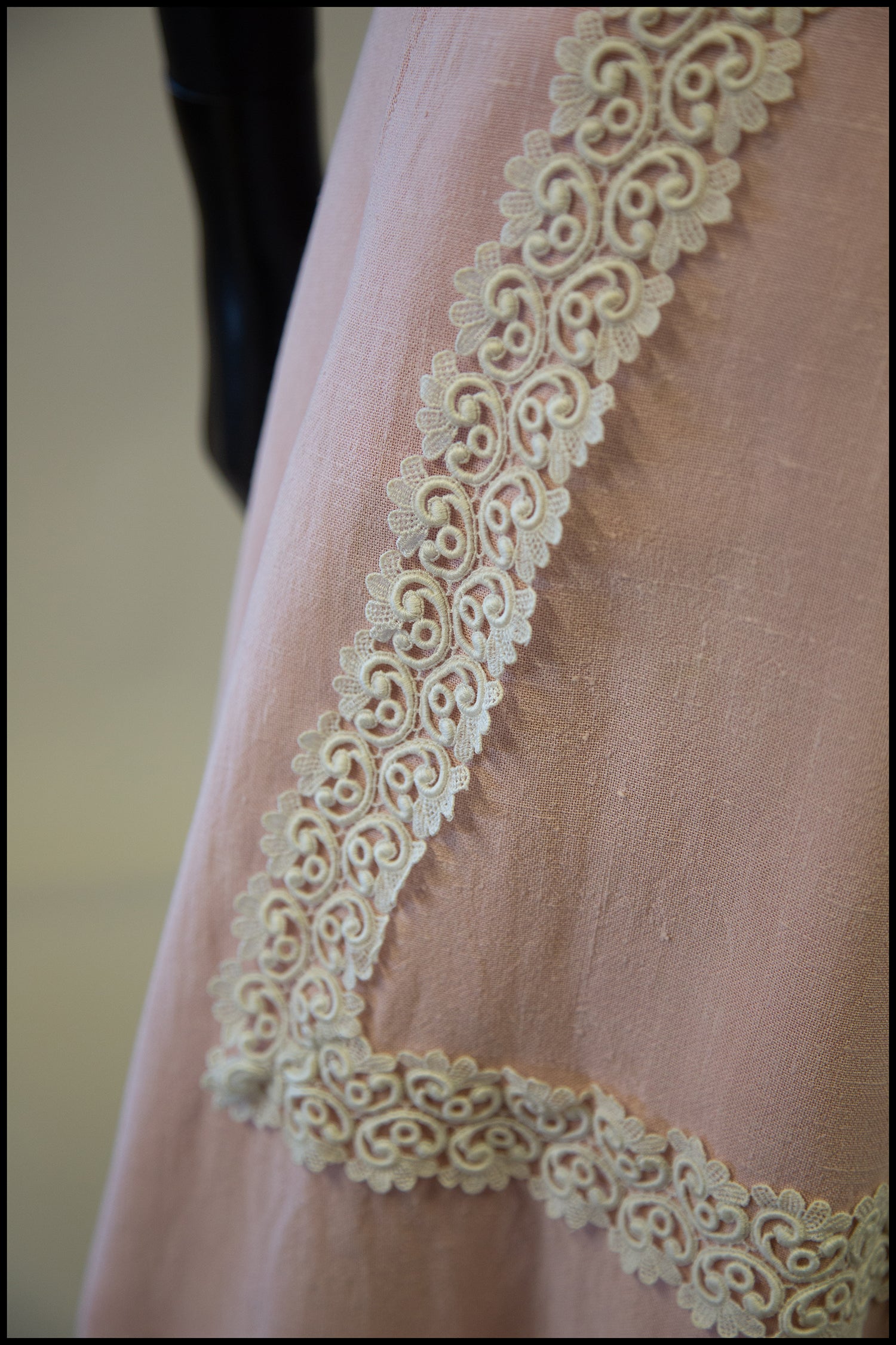 Vintage 1950s Pink Linen and Lace Dress