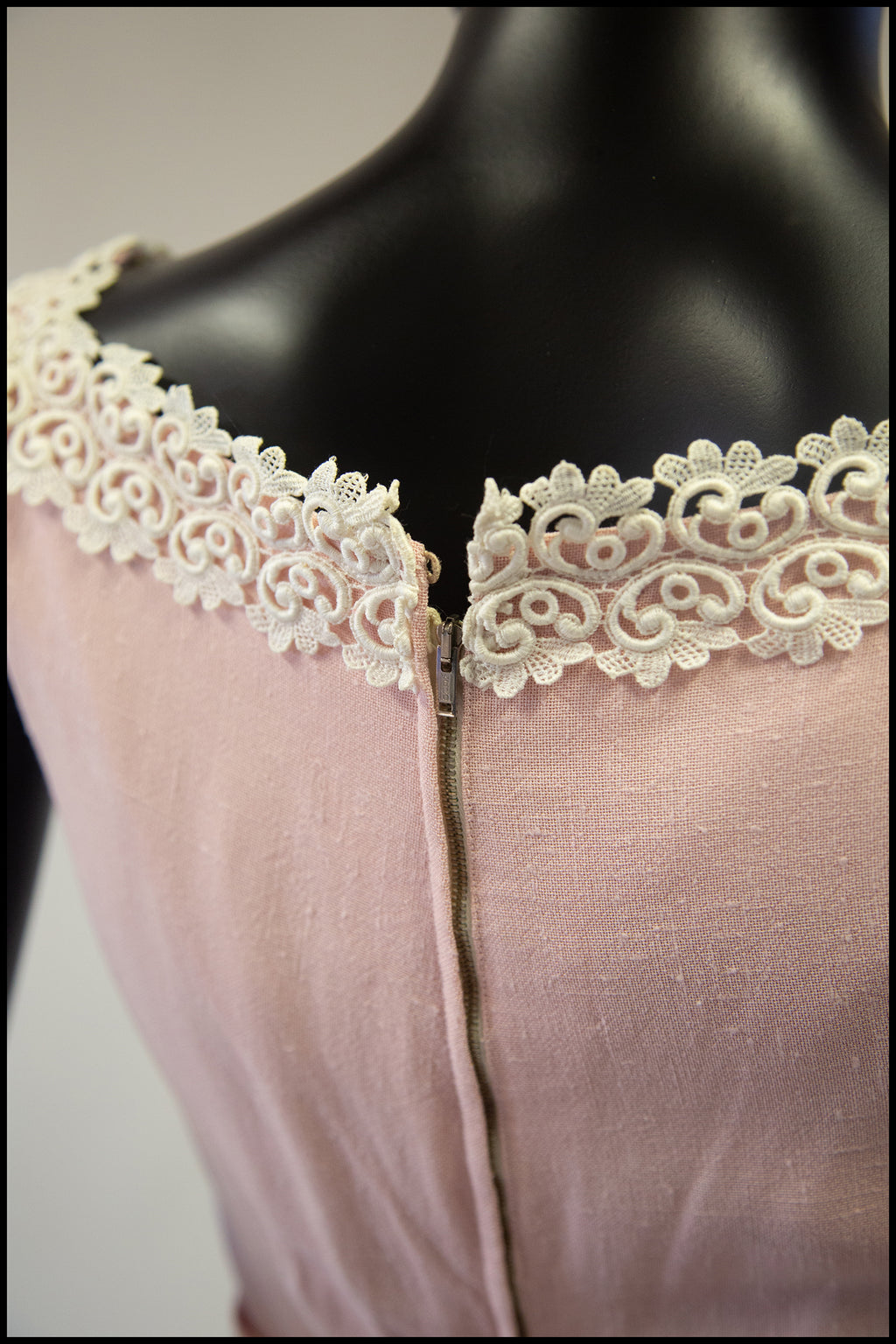 Vintage 1950s Pink Linen and Lace Dress