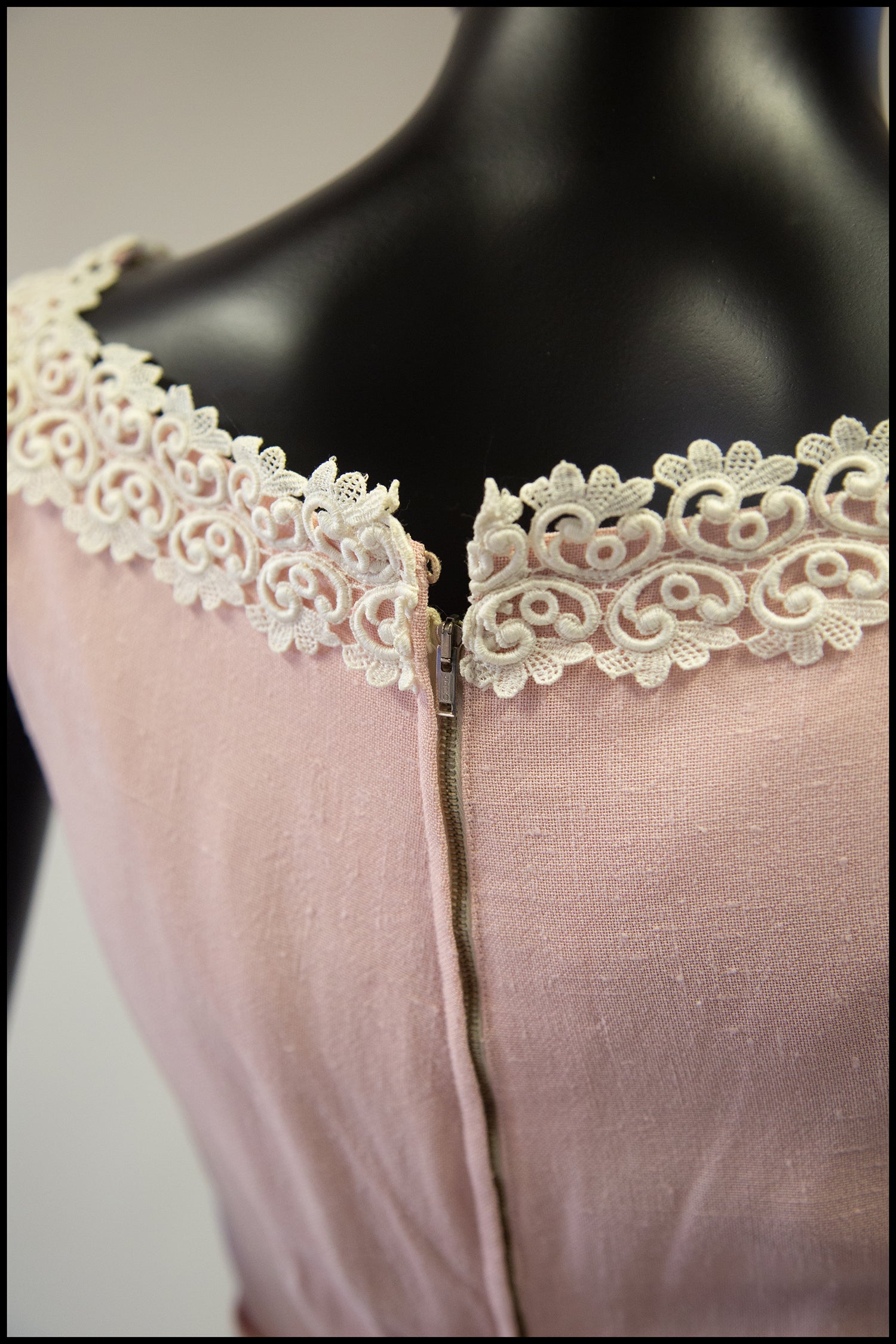 Vintage 1950s Pink Linen and Lace Dress