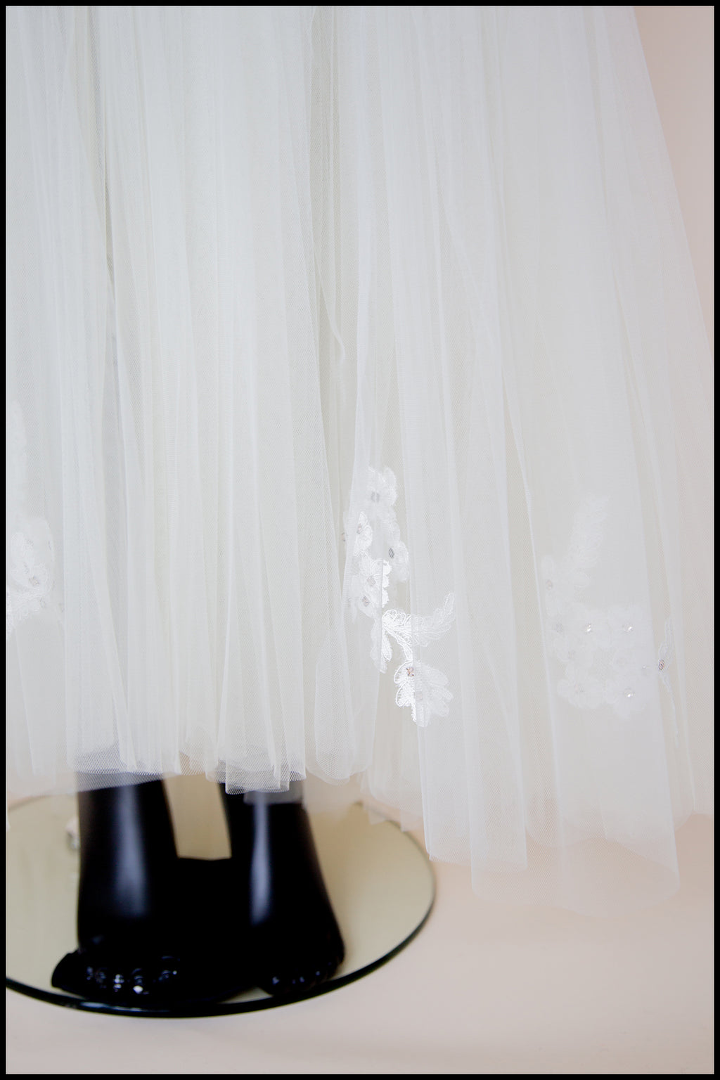 Fortuna - Ivory Lace Tulle Hourglass Gown - S (sample)
