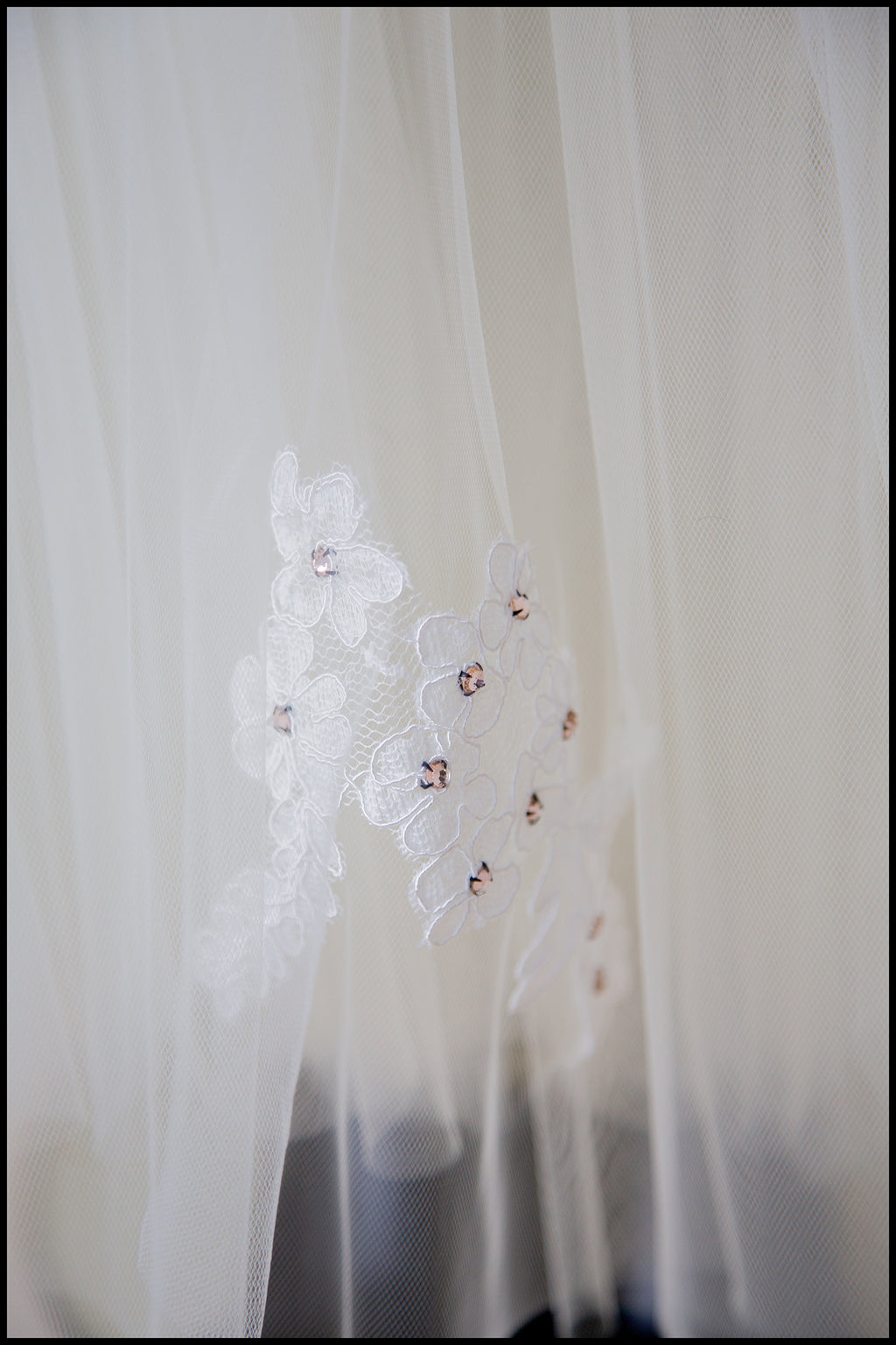 Fortuna - Ivory Lace Tulle Hourglass Gown - S (sample)