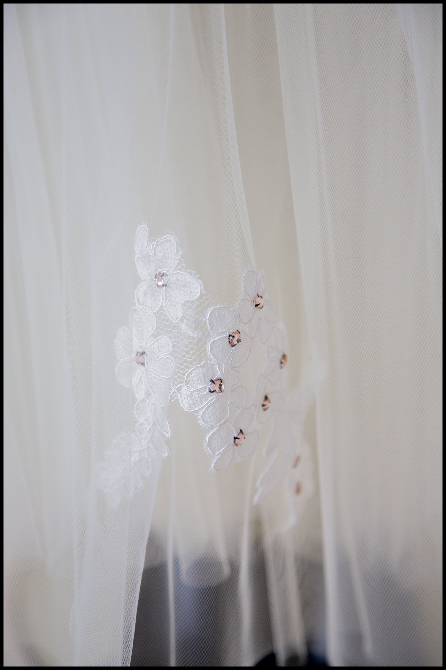 Fortuna - Ivory Lace Tulle Hourglass Gown - S (sample)