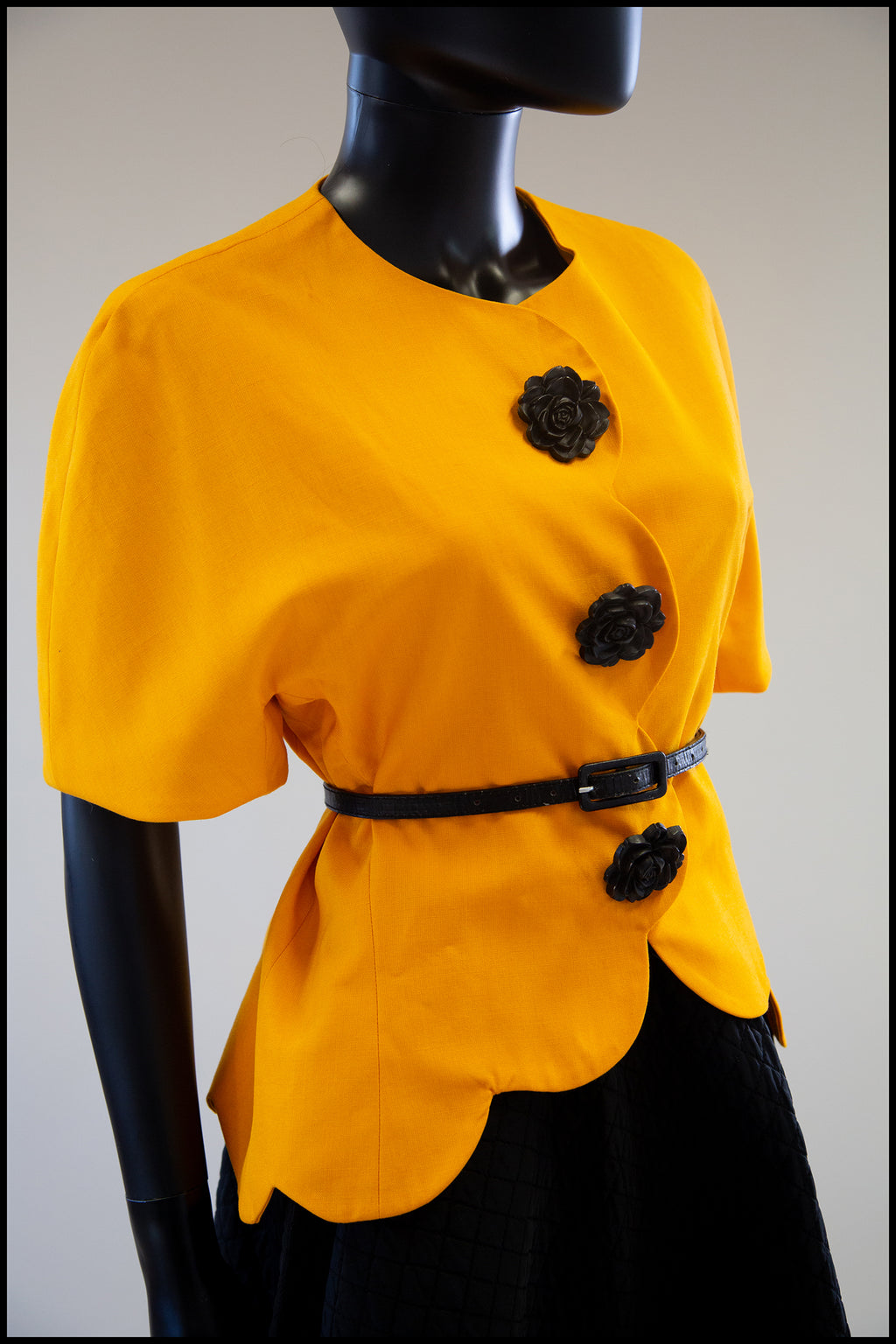 vintage 1980s yellow scallop linen jacket alexandra king Albert Nipon