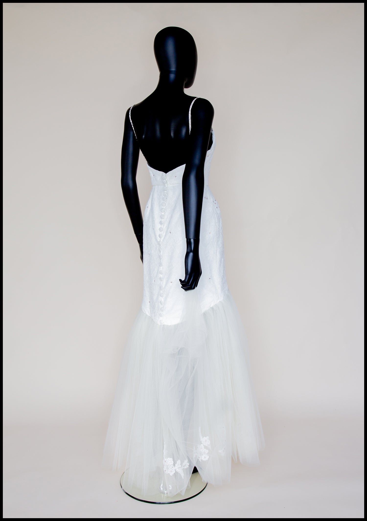 Fortuna - Ivory Lace Tulle Hourglass Gown - S (sample)