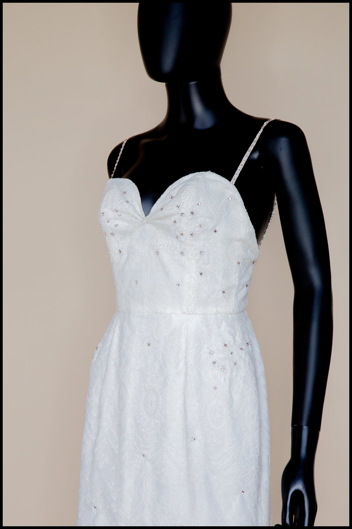 Fortuna - Ivory Lace Tulle Hourglass Gown - S (sample)
