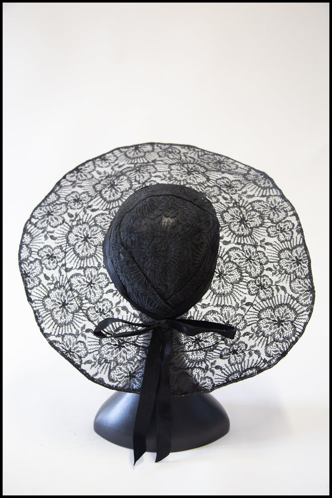 Vintage 1930s Wide Brim Black Lace Hat