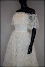 Vintage 1980s Cream Lace Wedding Dress